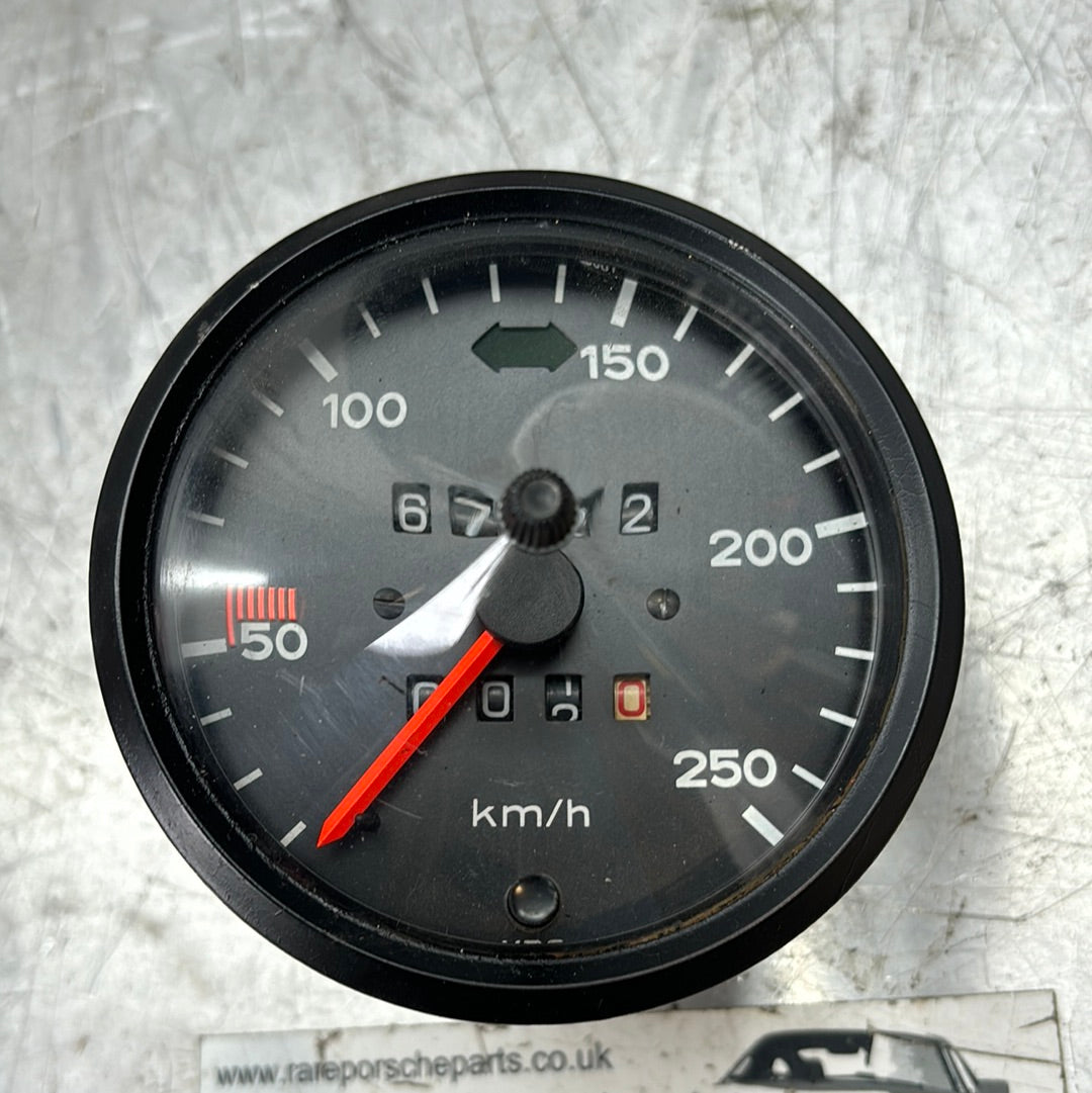 Porsche 924 Früher km/h-Tachometer mit 66K, Anzeige 477 957 021 / 477957021, gebraucht