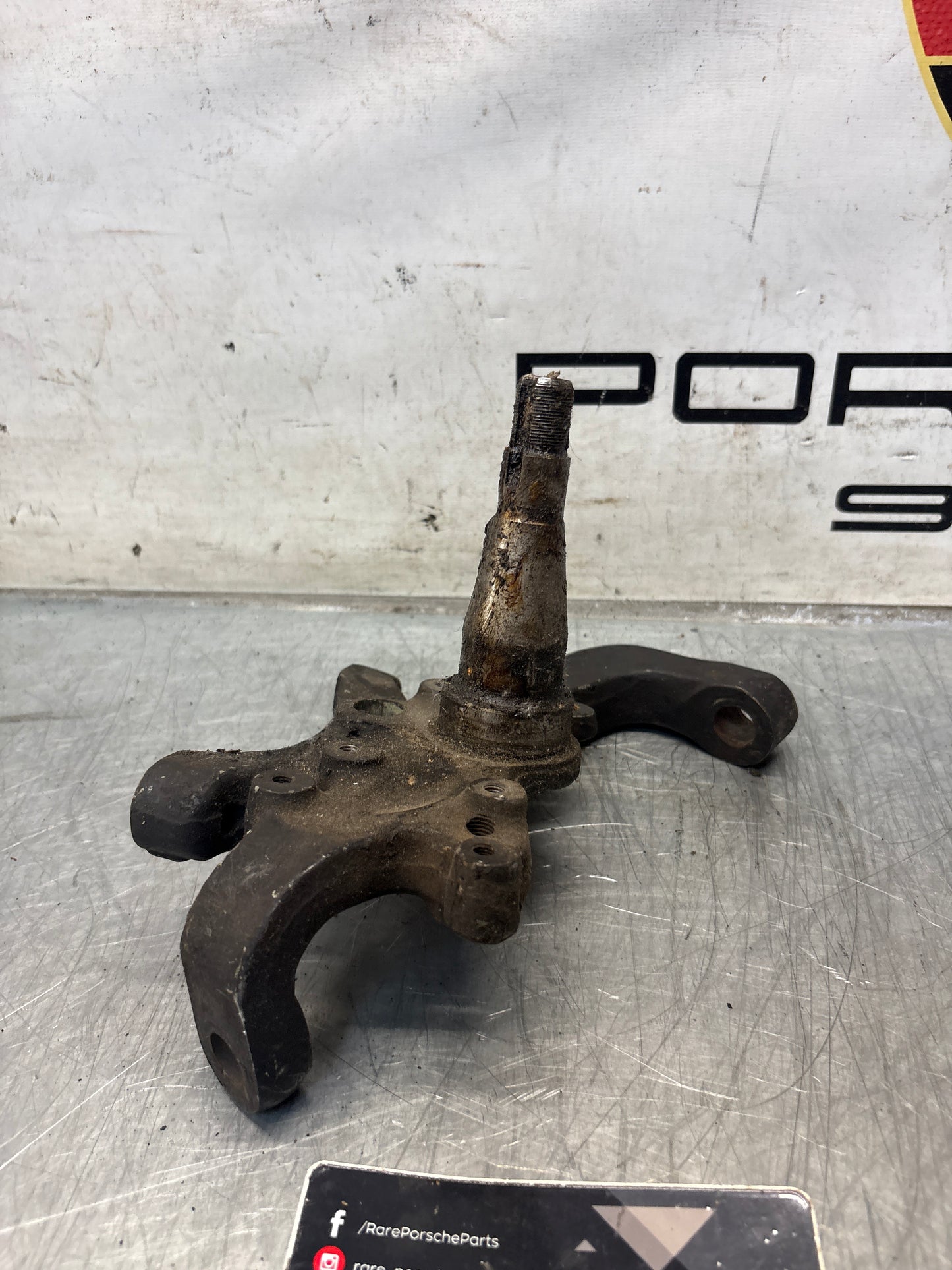 Porsche 928 left steering spindle knuckle, used 92834105717 / 92834105723