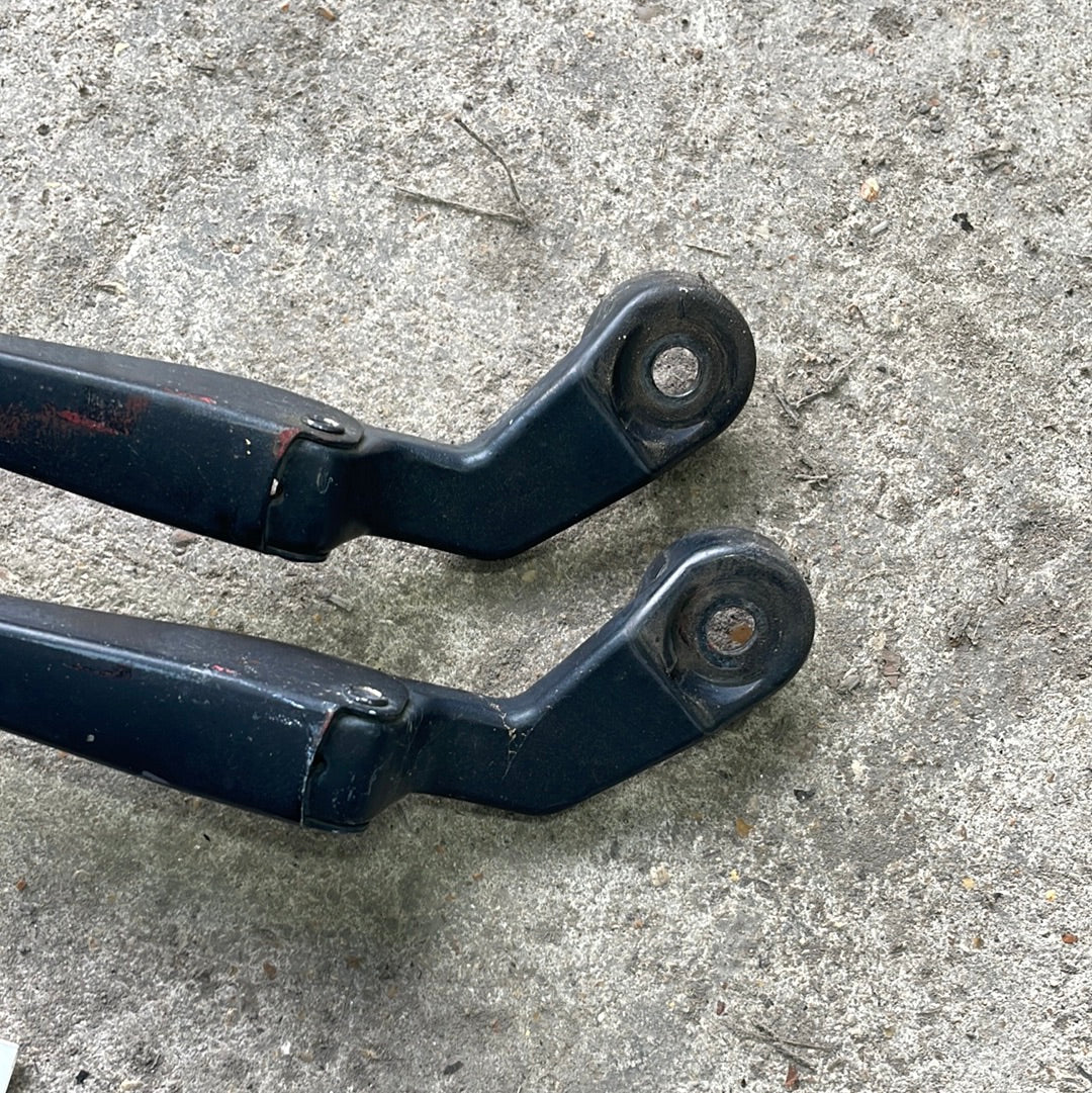 Porsche 944 Used Turbo front wiper arms (pair) from 1987, 94562802801