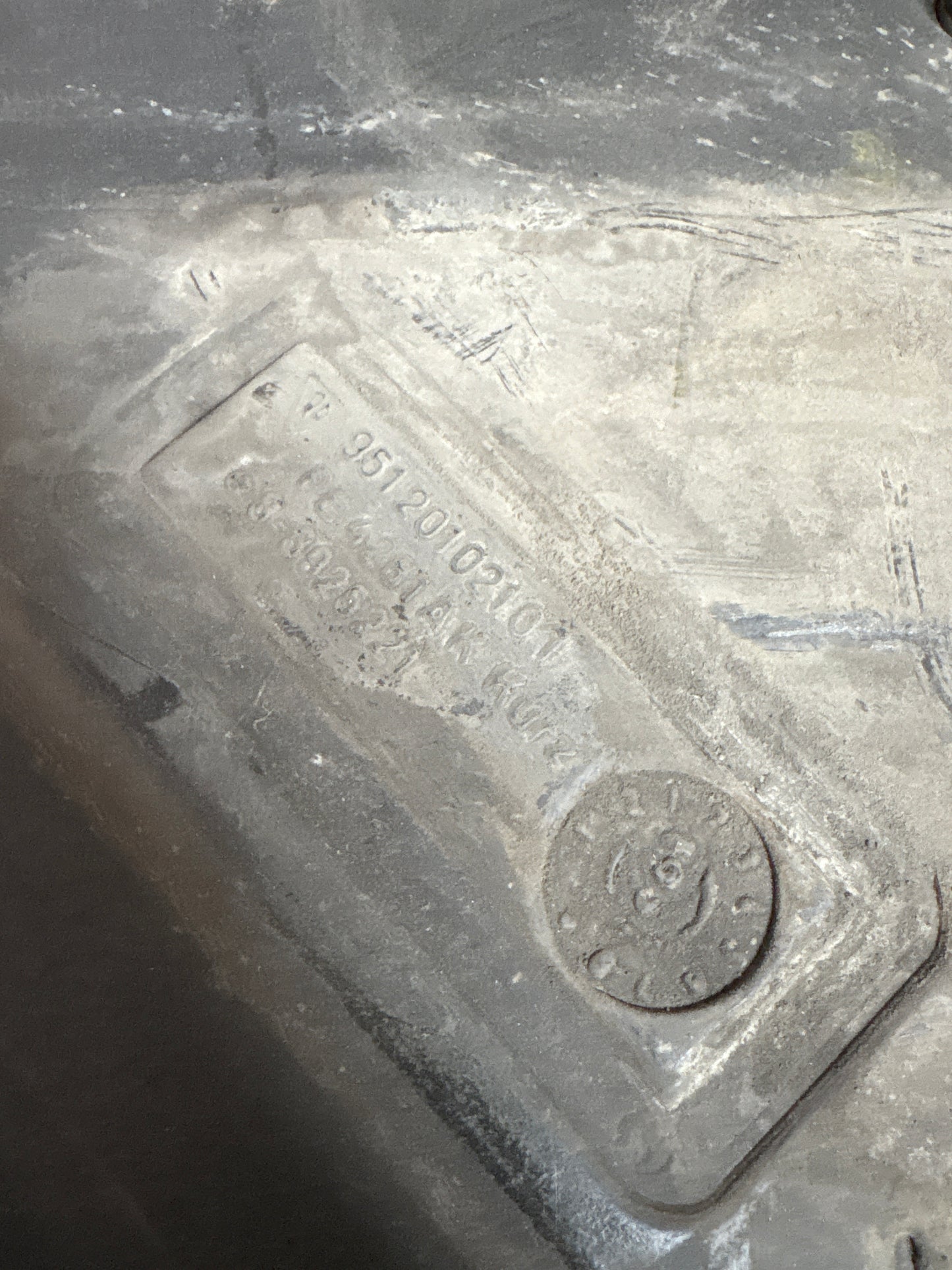 Porsche 944 86-92 plastic fuel tank 95120102101 used