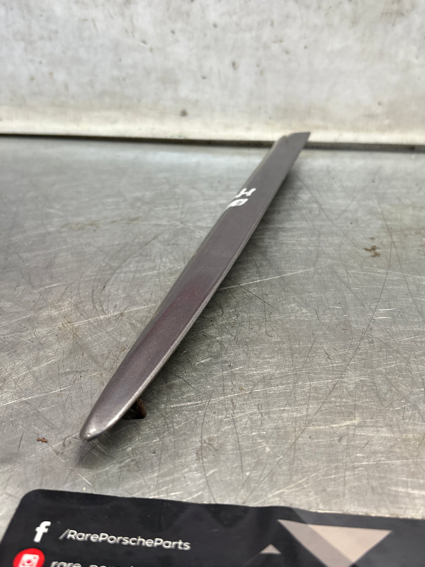 Porsche 928 right side front wing molding trim, used 92855903803
