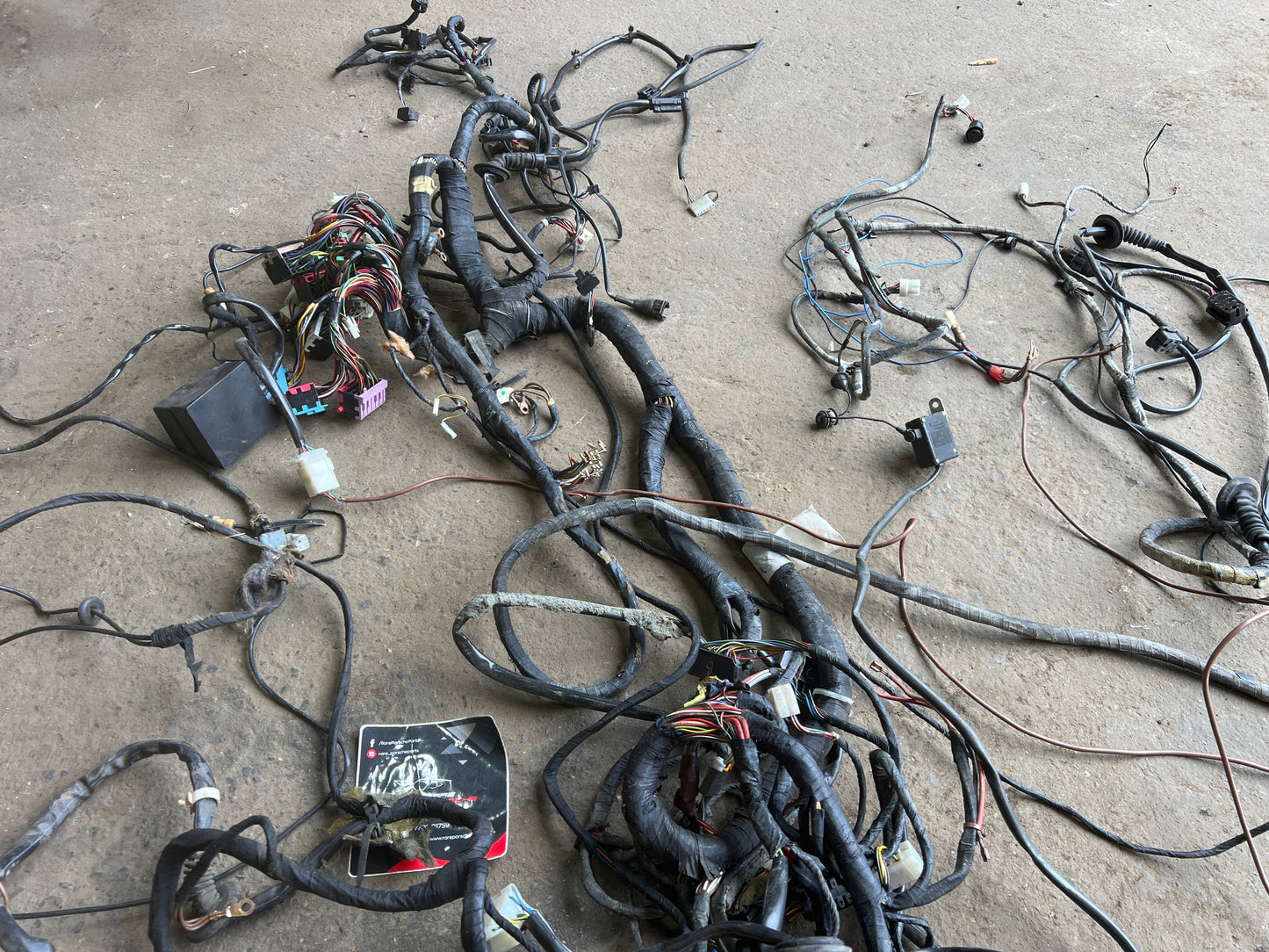 Porsche 944 2.5 Turbo 1987 cablaggio interno completo, telaio. Pezzi di ricambio o riparazioni 010 usati!!