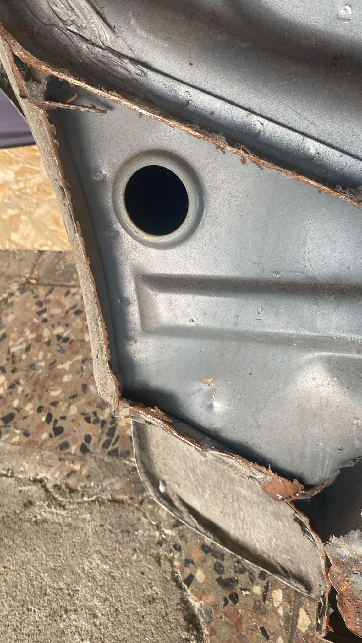 Porsche 944 left sill rear end section 94450361102