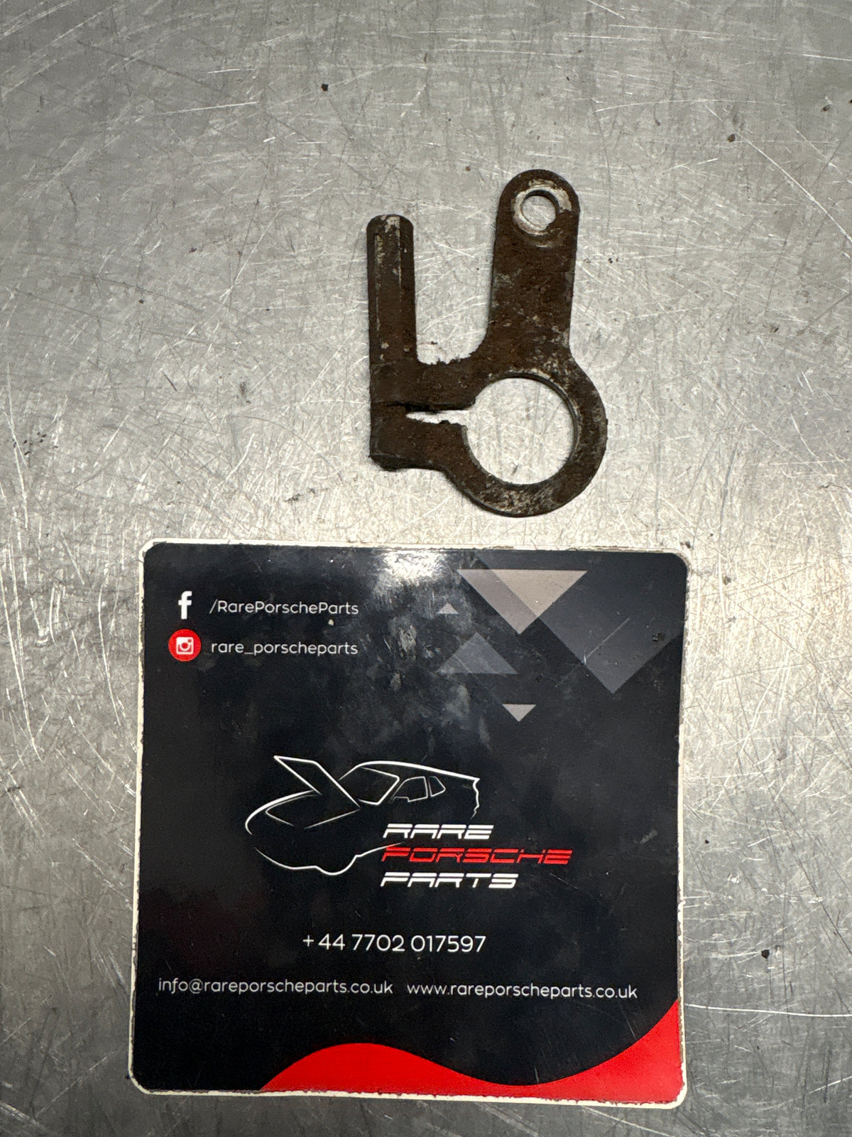 Porsche 914 fuel distributor bracket clamp, used 021905250 / 021905267