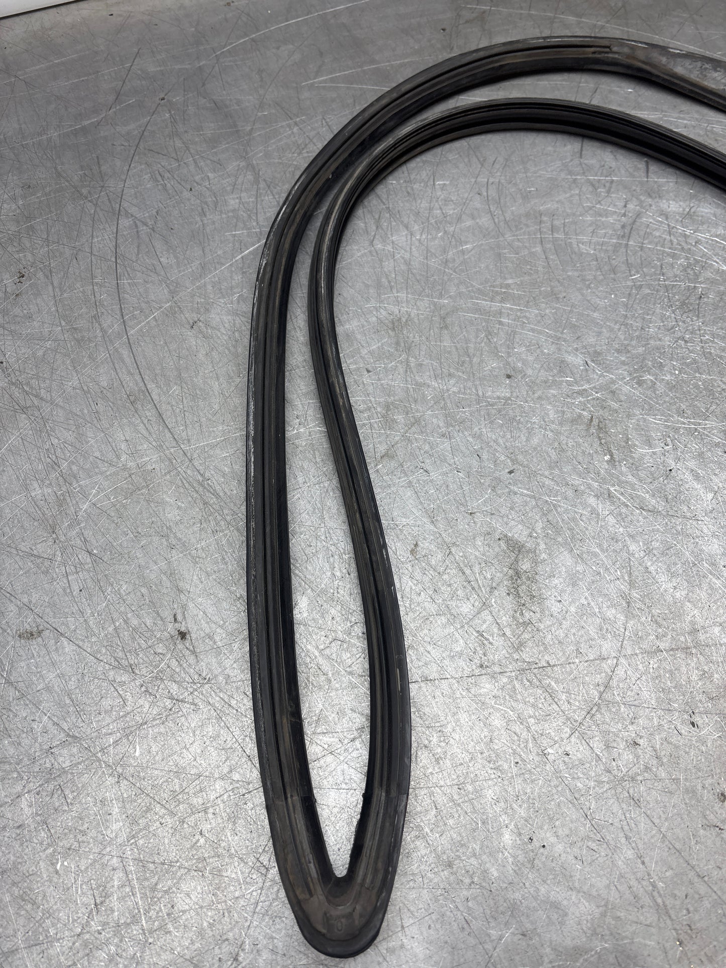 Porsche 928 S right rear quarter glass rubber seal, 92854304604 used
