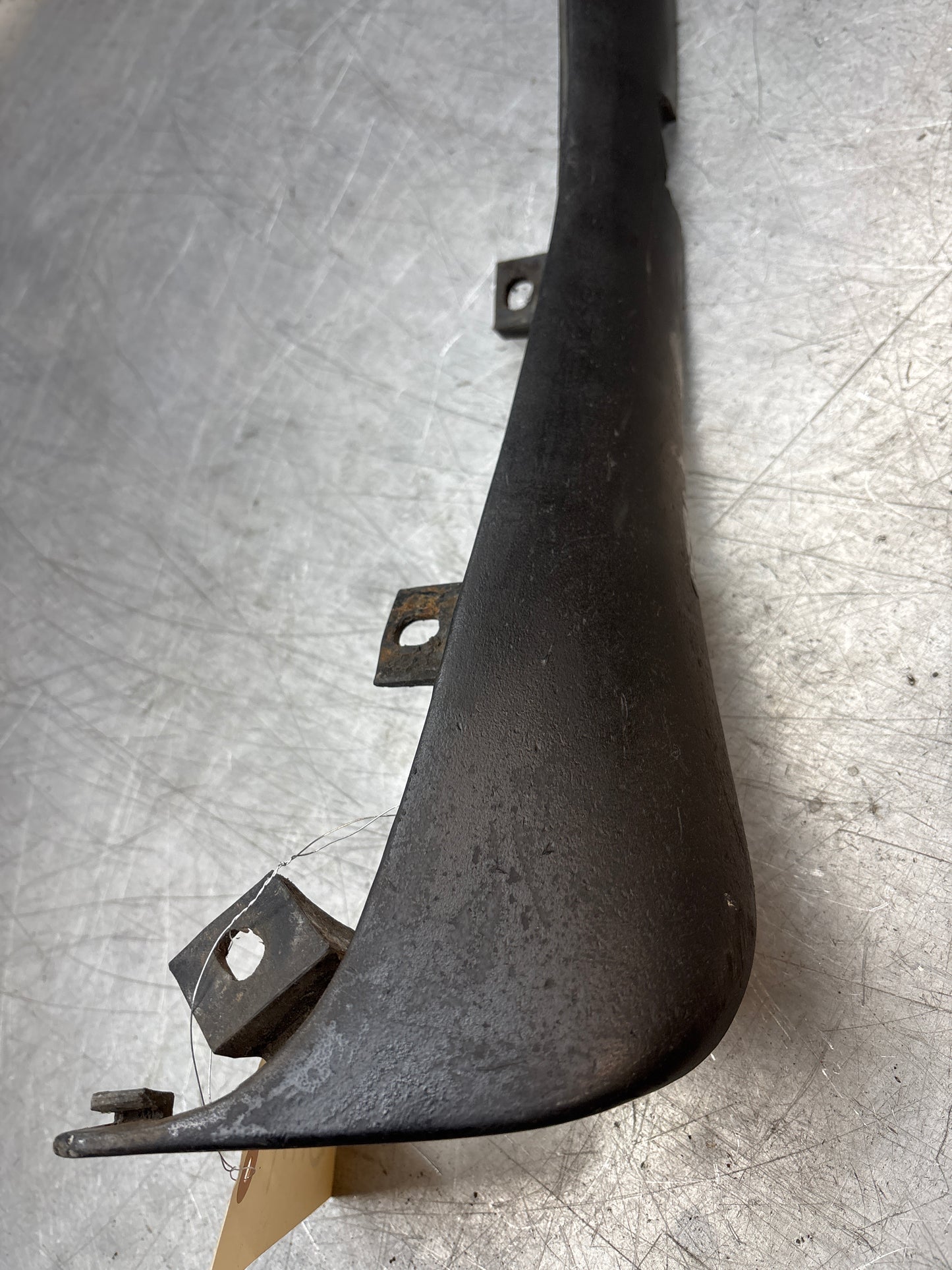 Modanatura battitacco inferiore Porsche 944 lato sinistro, usata 95155919500