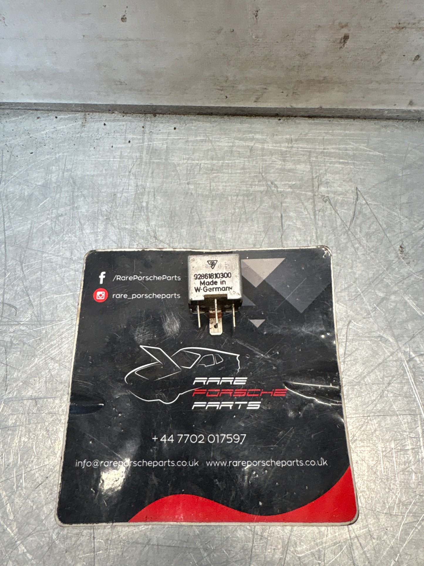 Porsche 928 A/C compressor relay, used 92861810300