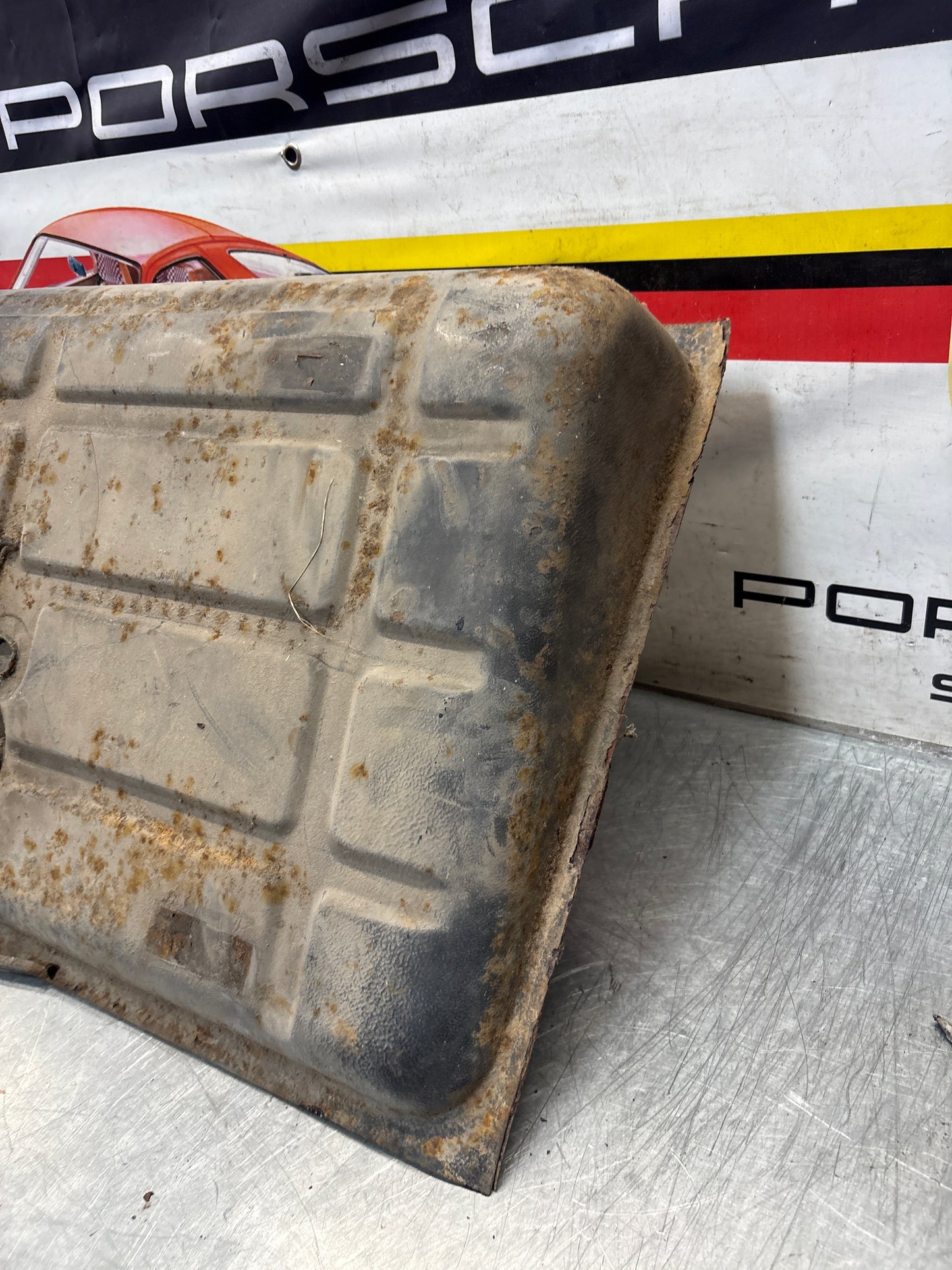 Porsche 924 Metal Fuel tank for early cars with bayonet type fuel level sender 477201021F