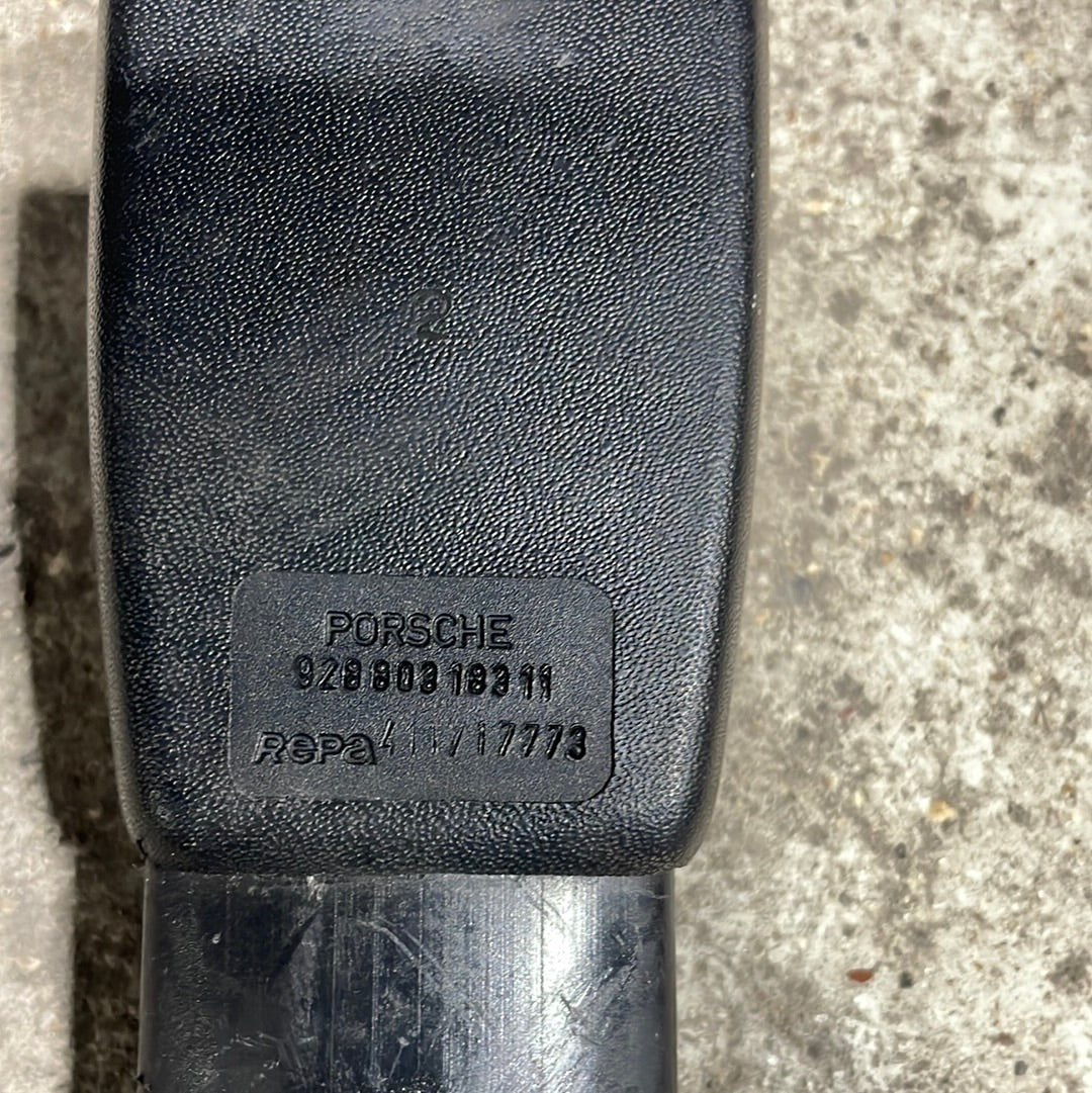 Fermo del fermaglio di ancoraggio della cintura di sicurezza Porsche 924944. (usato) con cavo per luce consolle 92880318311 usato