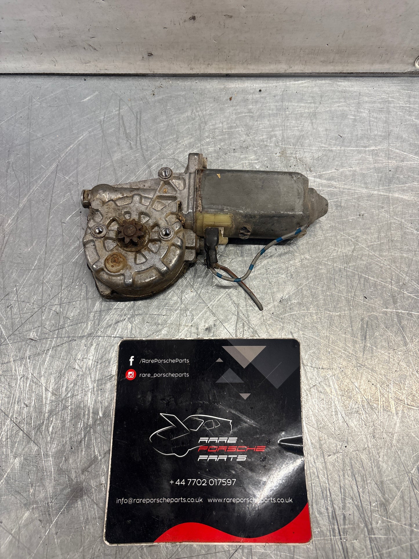 Porsche 928 window regulator motor, right, used 92862401404