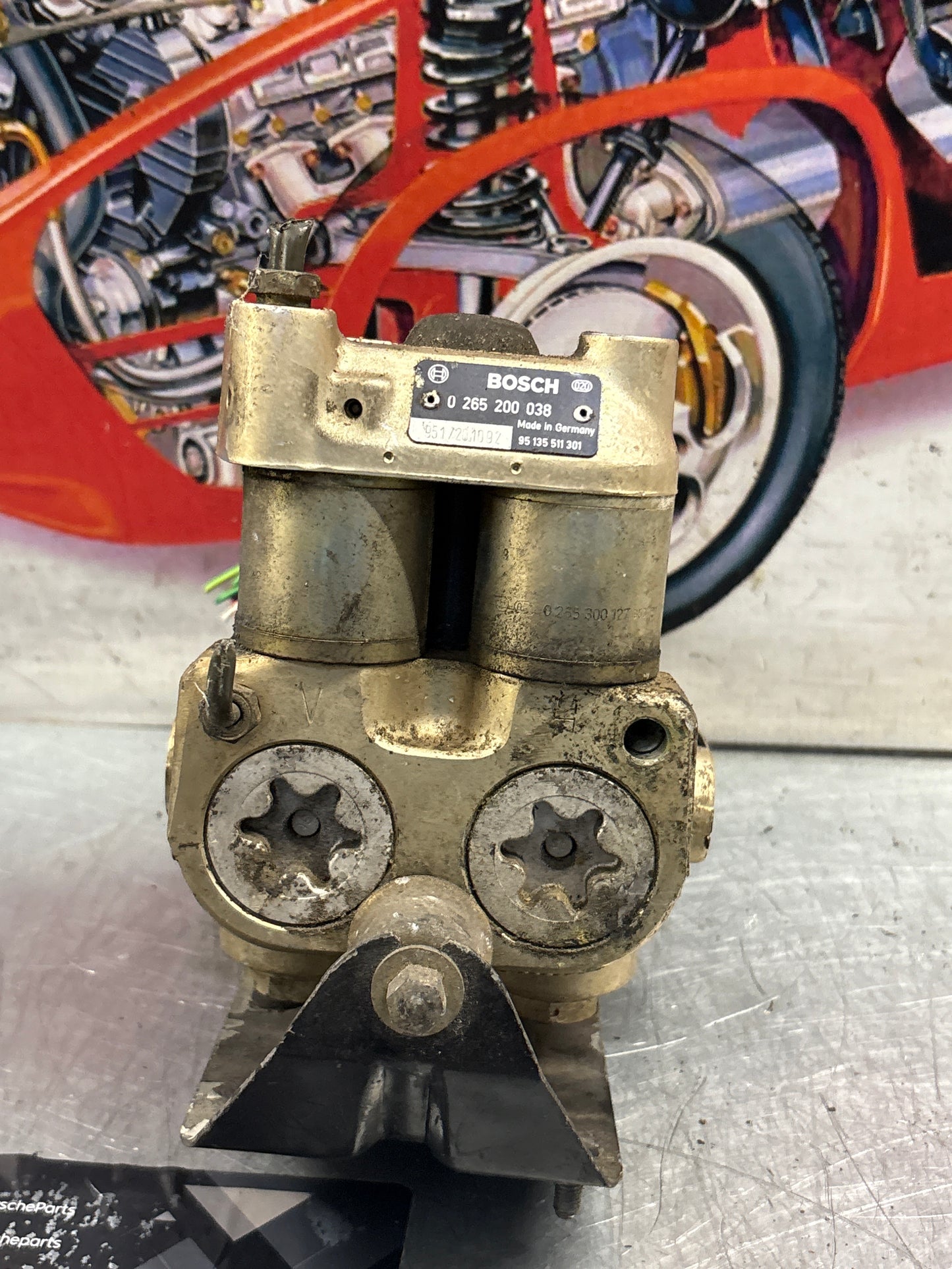 Porsche 944 Turbo Bosch ABS pump, used 0265200038 / 95135511301