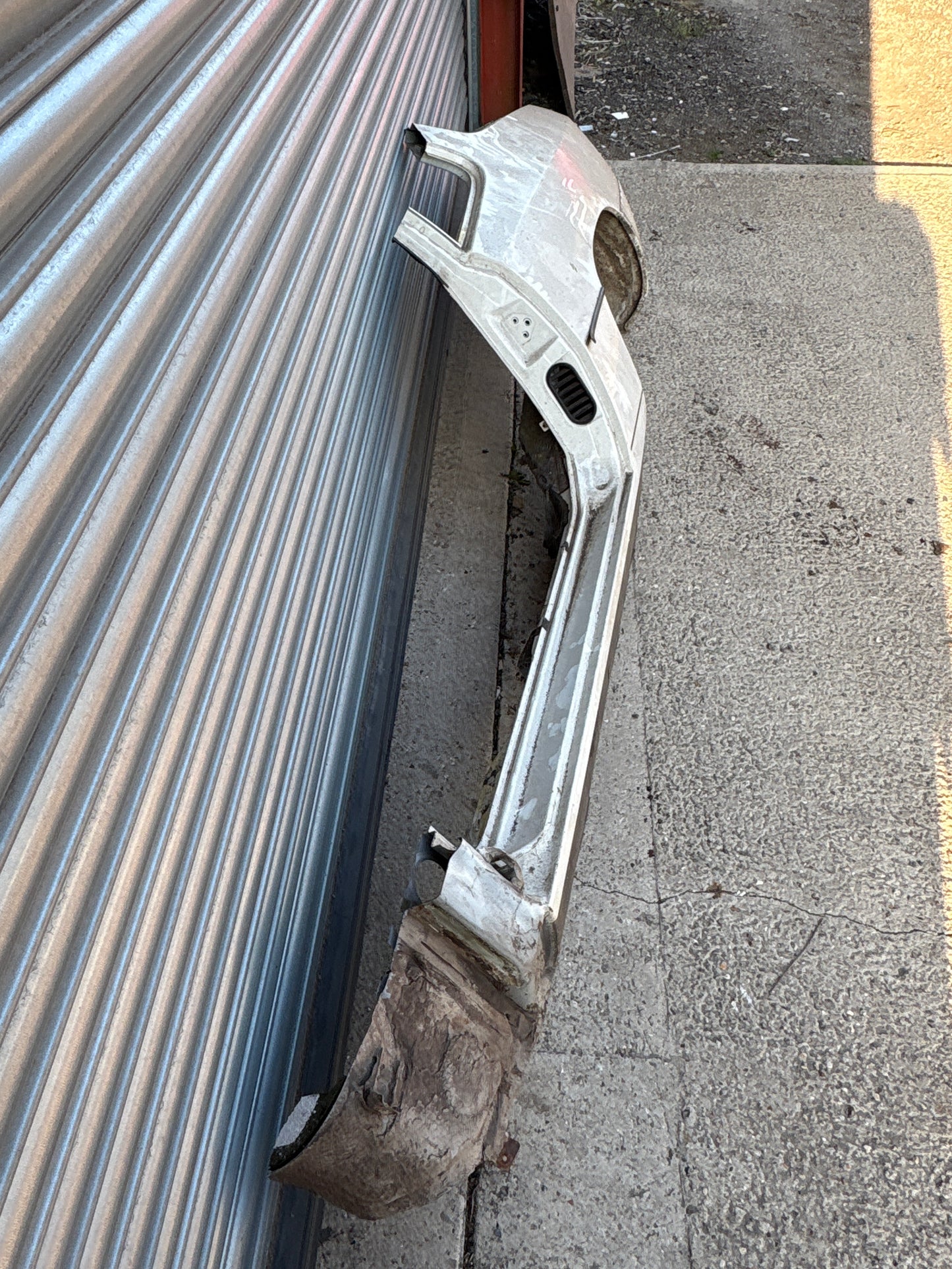 Porsche 924 left side cut, rear fender with sill