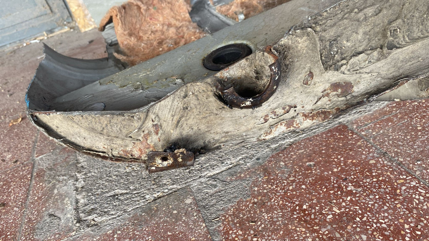 Porsche 944 Right side cut, rear fender with sill 94450390403, 94450361200