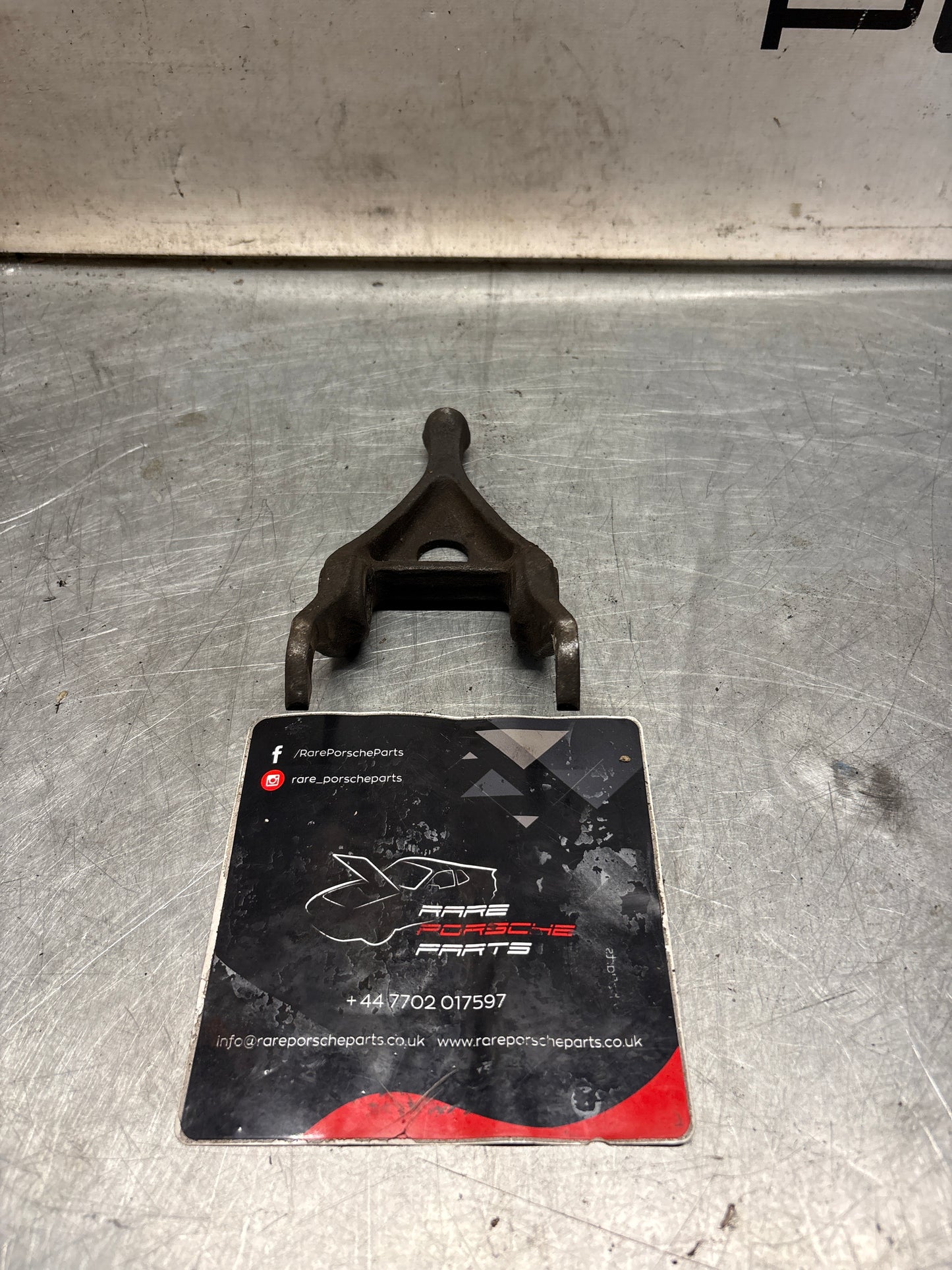 Porsche 944/S2/968. Clutch release fork 9311168351R, used