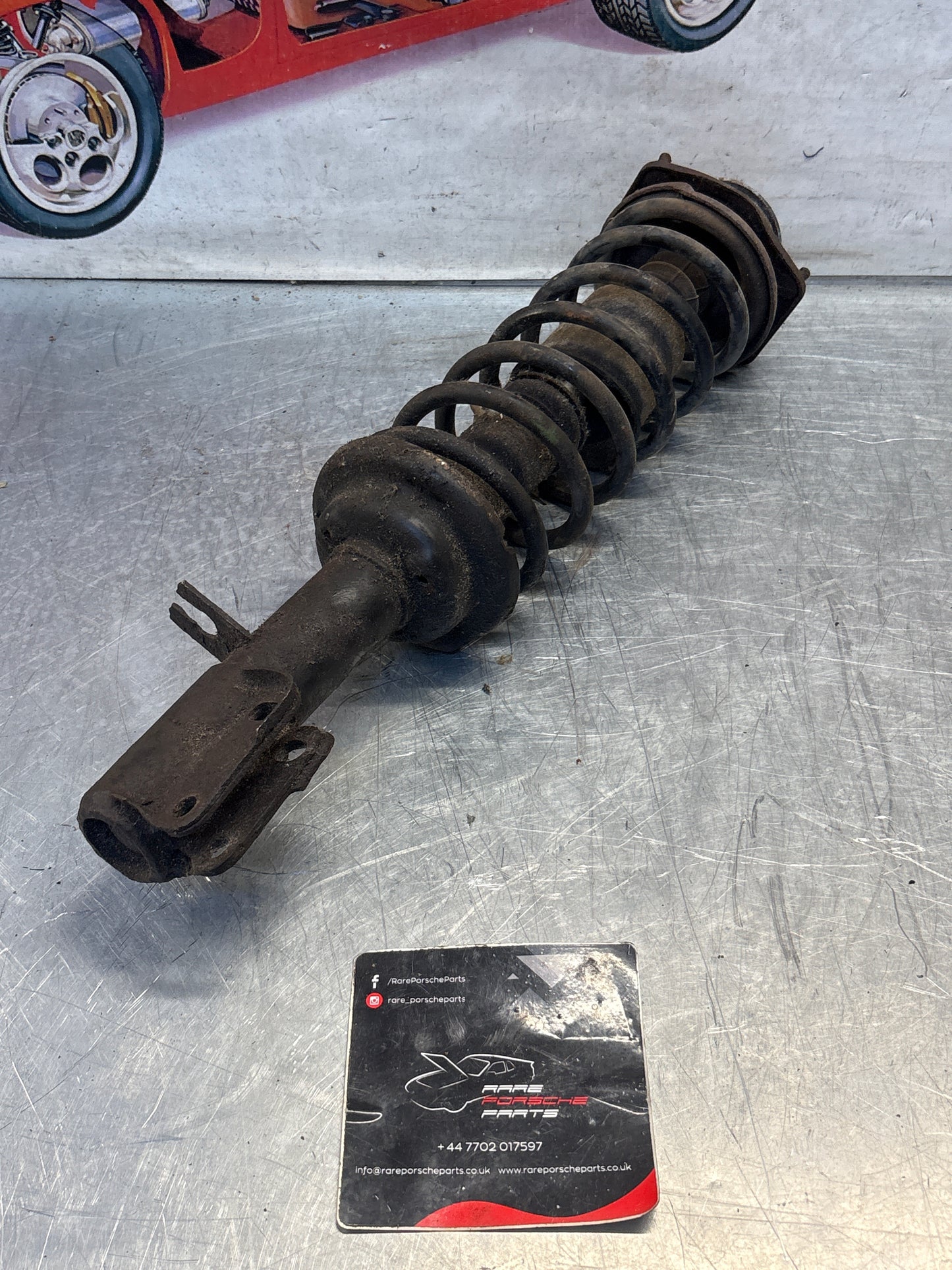 Porsche 944 in anticipo, gamba della sospensione destra 924S, usata, ricambio o riparazione