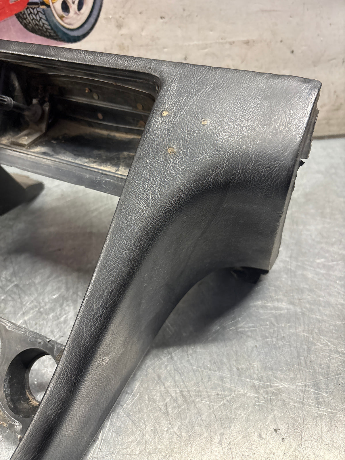 Porsche 928 -1980 Center console, used 92855206306 black