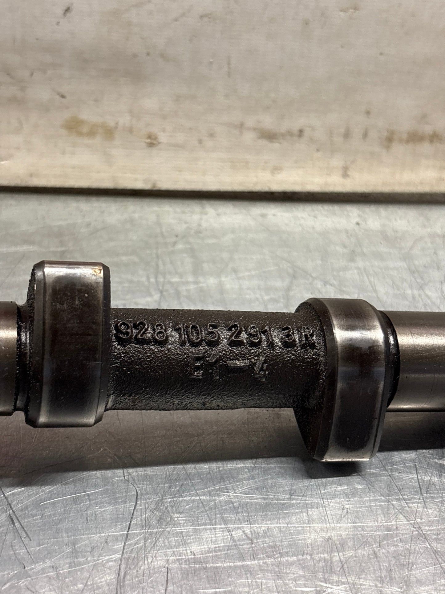 Porsche 928 S3 M28.45/46 engine Camshaft, intake side, cylinder 1-4, used 9281052913R / 92810529108