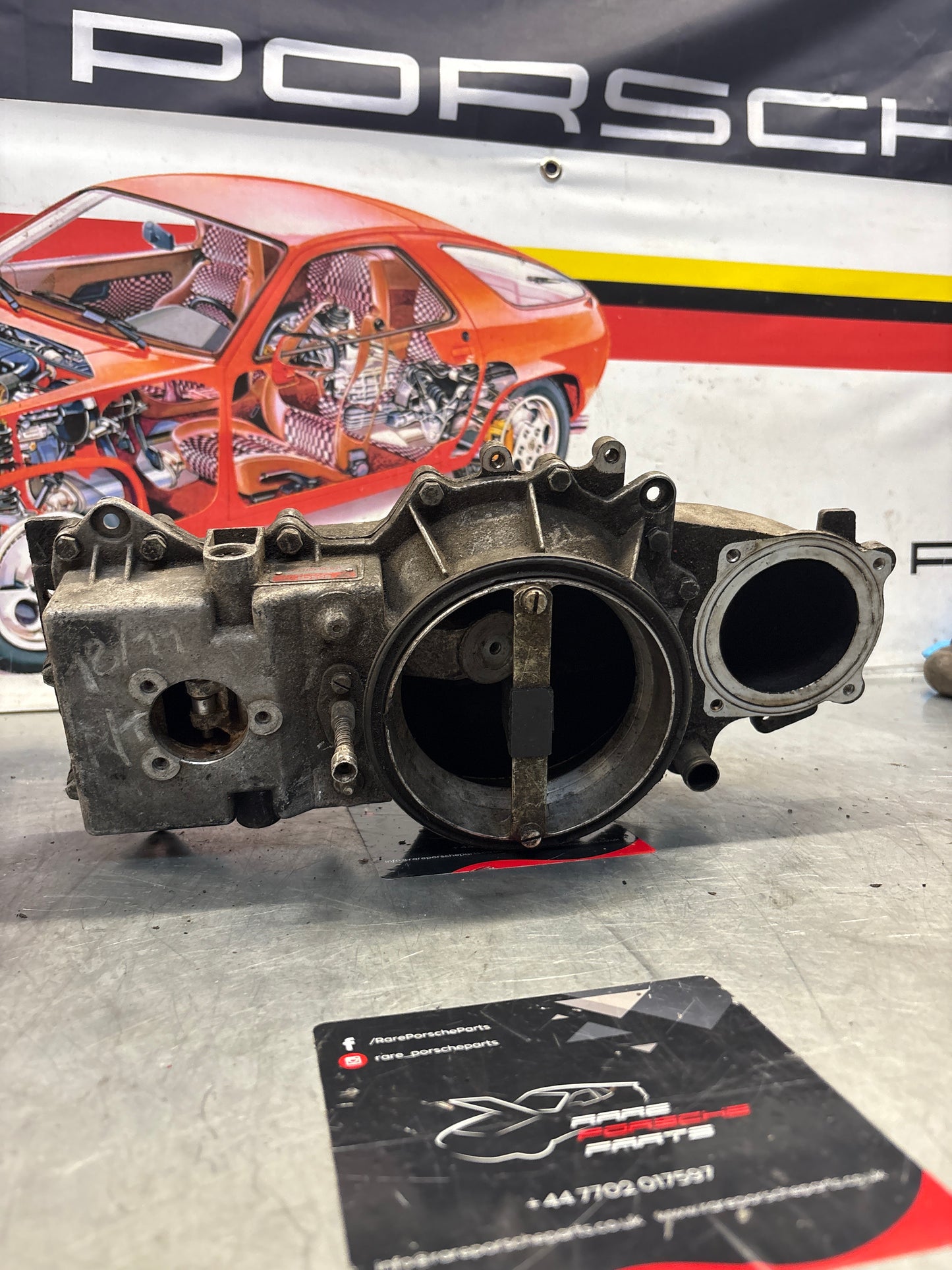 Porsche 928 throttle body, used 9281101933R / 0438120107