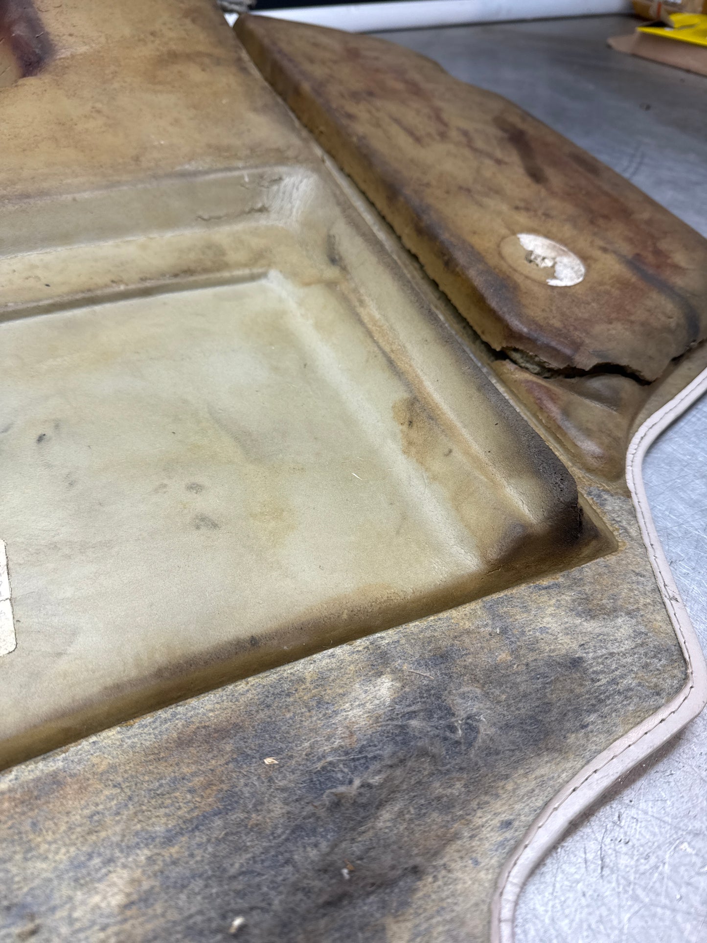 Porsche 924S 944 85.5- boot carpet, champagne, 94555506303 used, space saver wheel type