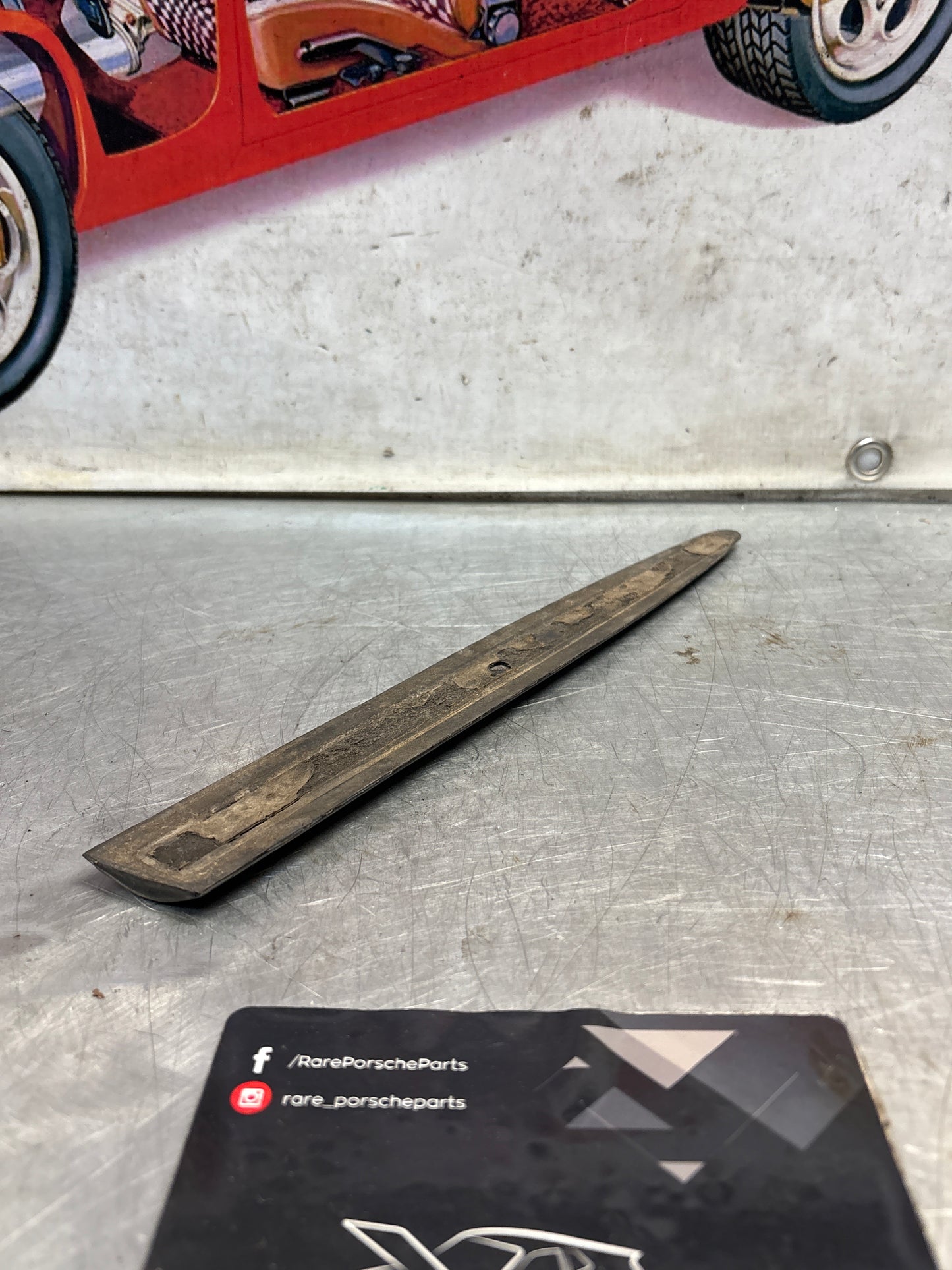 Porsche 928 left side front wing molding trim, for spares or repair 92855903703