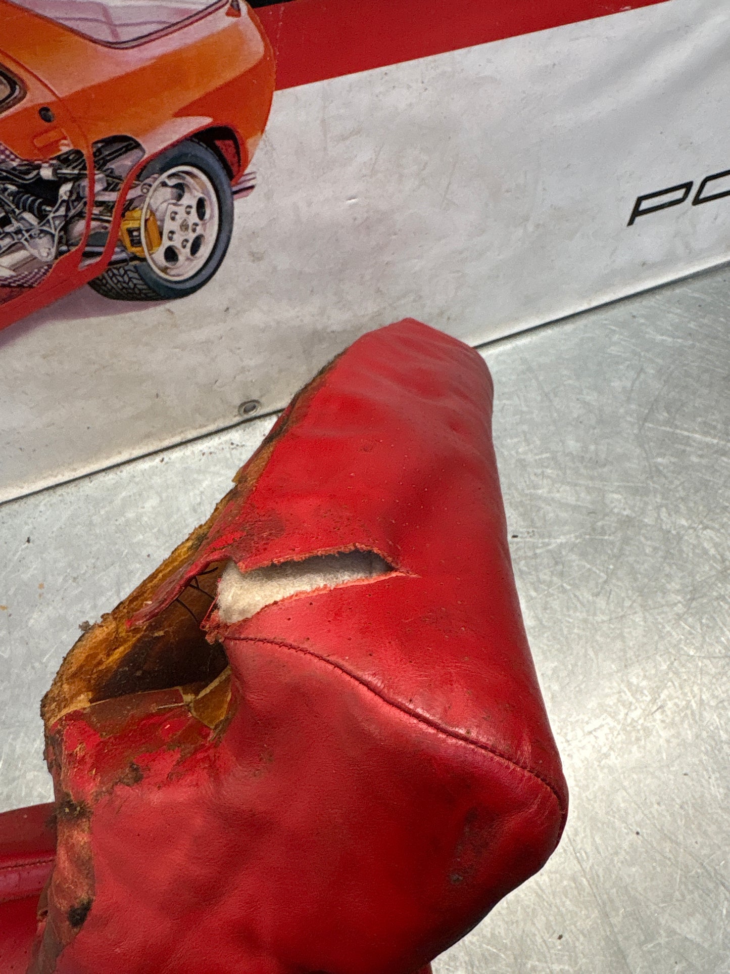 Porsche 928 rear right seat and center + upper cushion, used, can-can red 92852206051 / 92852208851 / 92852204650