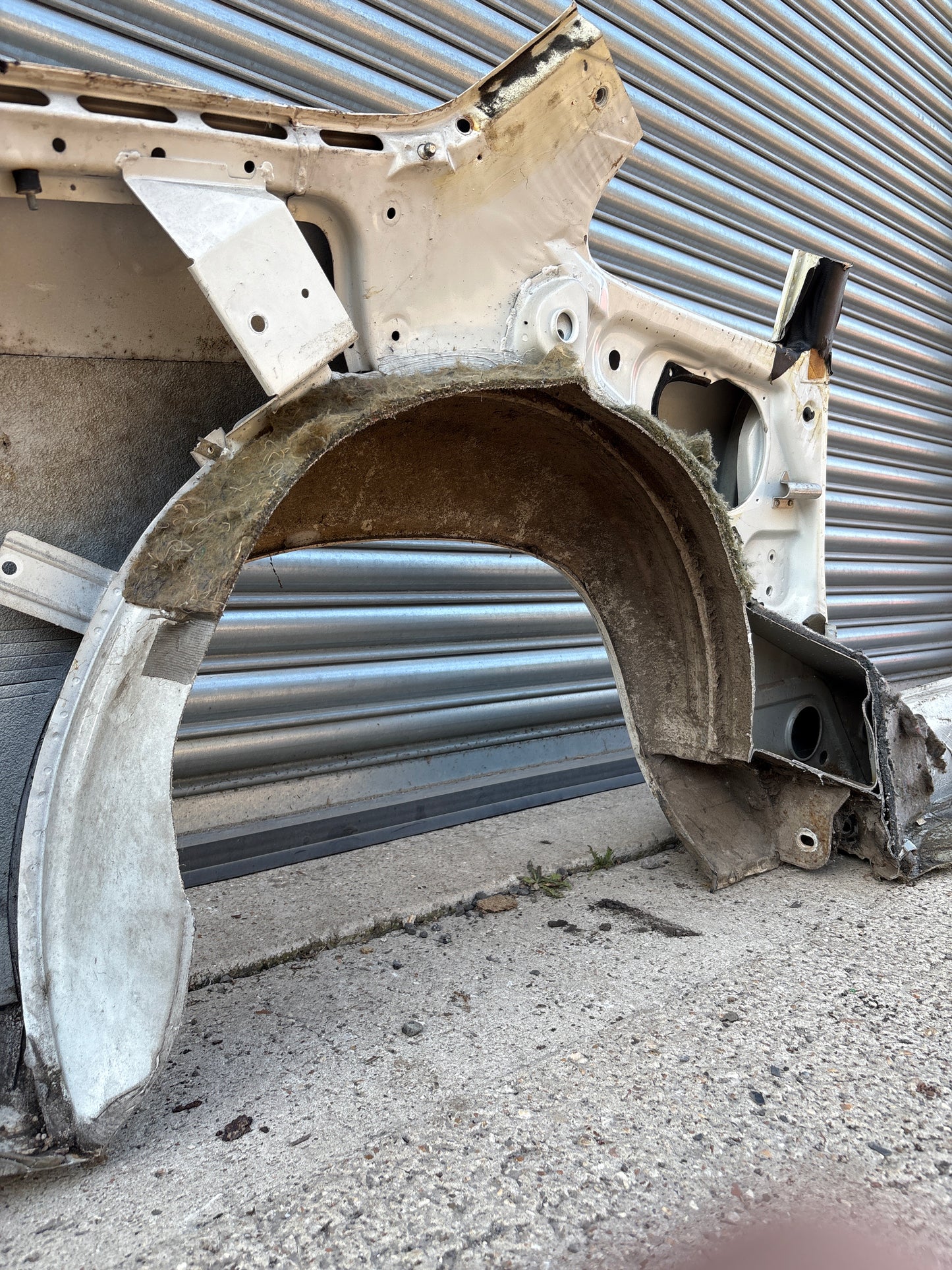 Porsche 924 left side cut, rear fender with sill