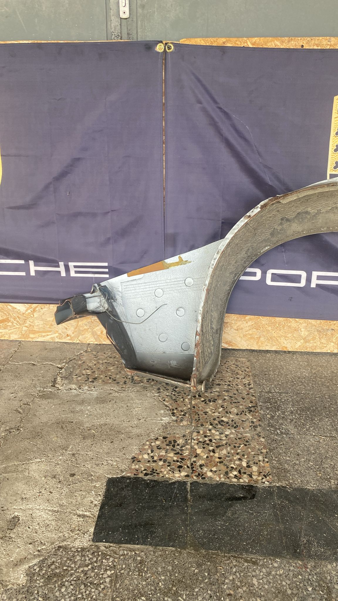Porsche 944 left side cut, rear fender 94450390303,