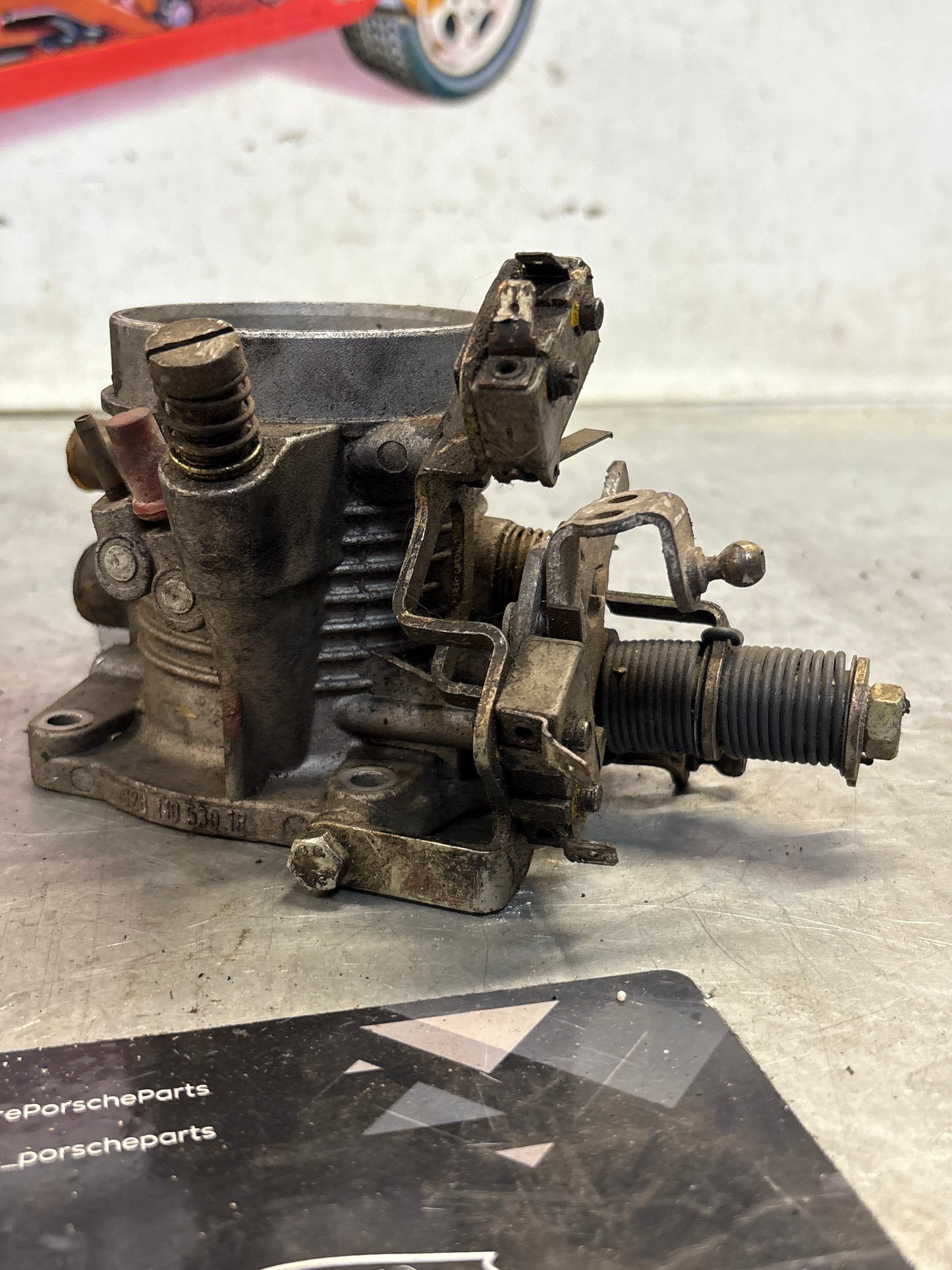 Porsche 928 4.7 Throttle Body Butterfly Valve, 9281105301R used