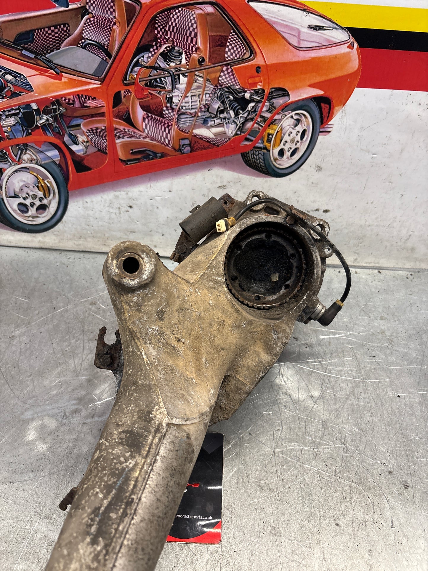 Porsche 944 alloy rear left trailing arm, used 95133151305 / 9513315134R used, with hubs