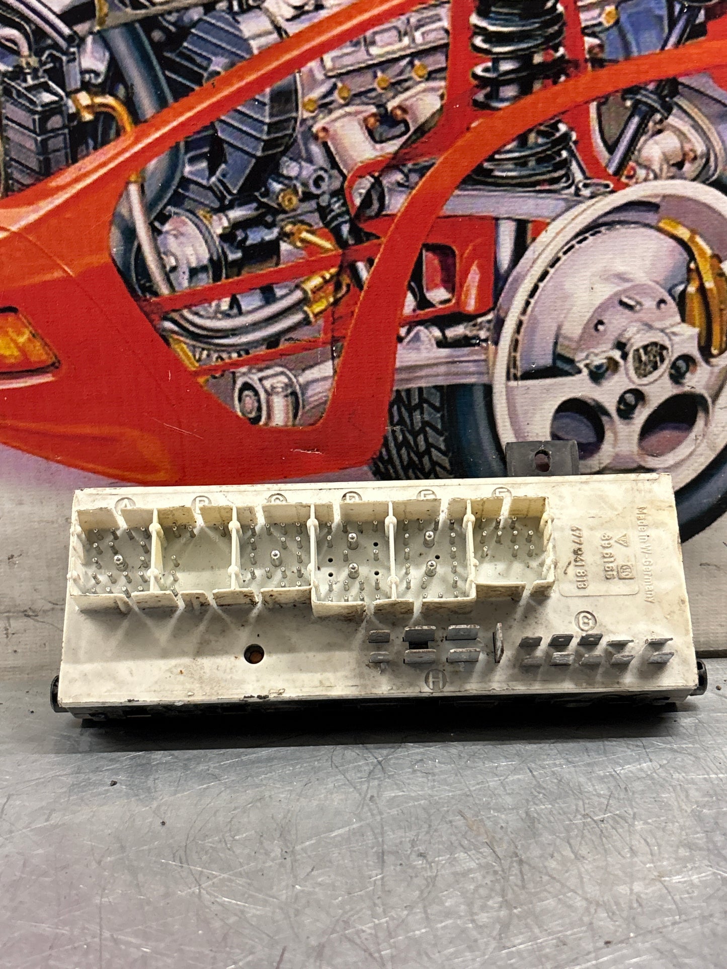 Porsche 924 944 (1979-1989) Fuse Box 477941813 used