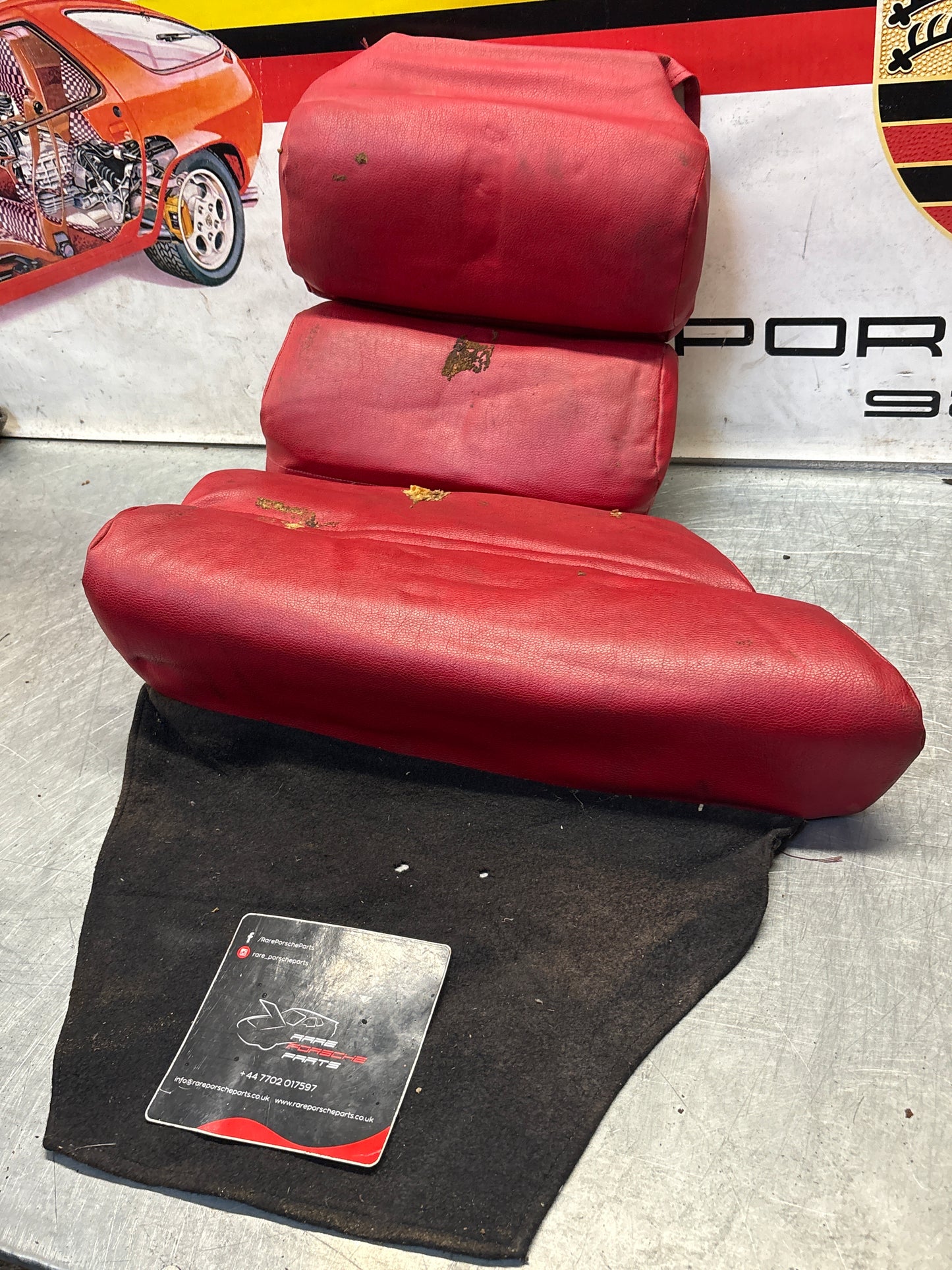 Porsche 928 rear left seat and center + upper cushion, used, can-can red 92852205951 / 92852208751 / 92852204550
