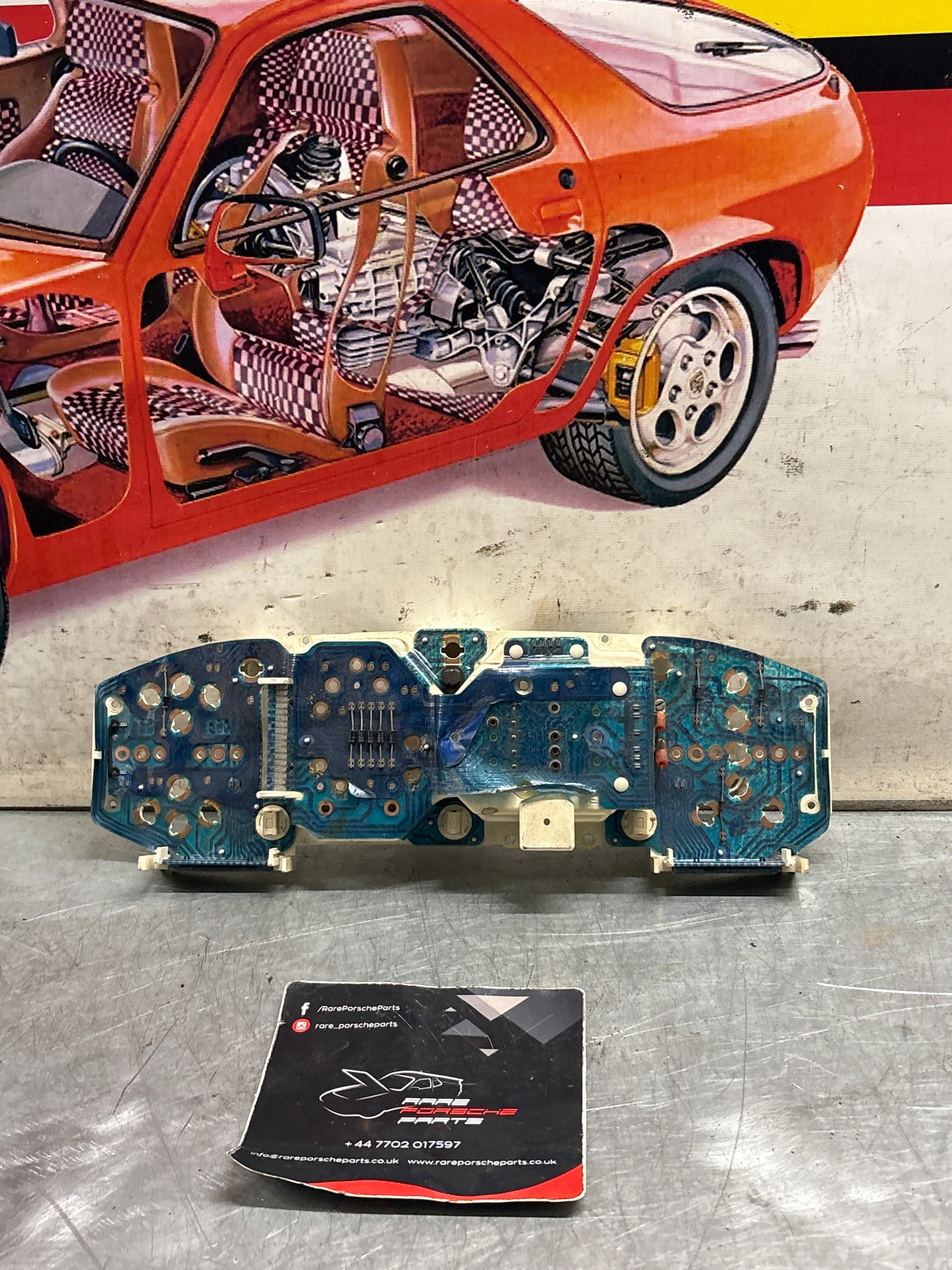 Porsche 928 instrument cluster circiut board, used VDO number: X15-1208034 / 88 481 487