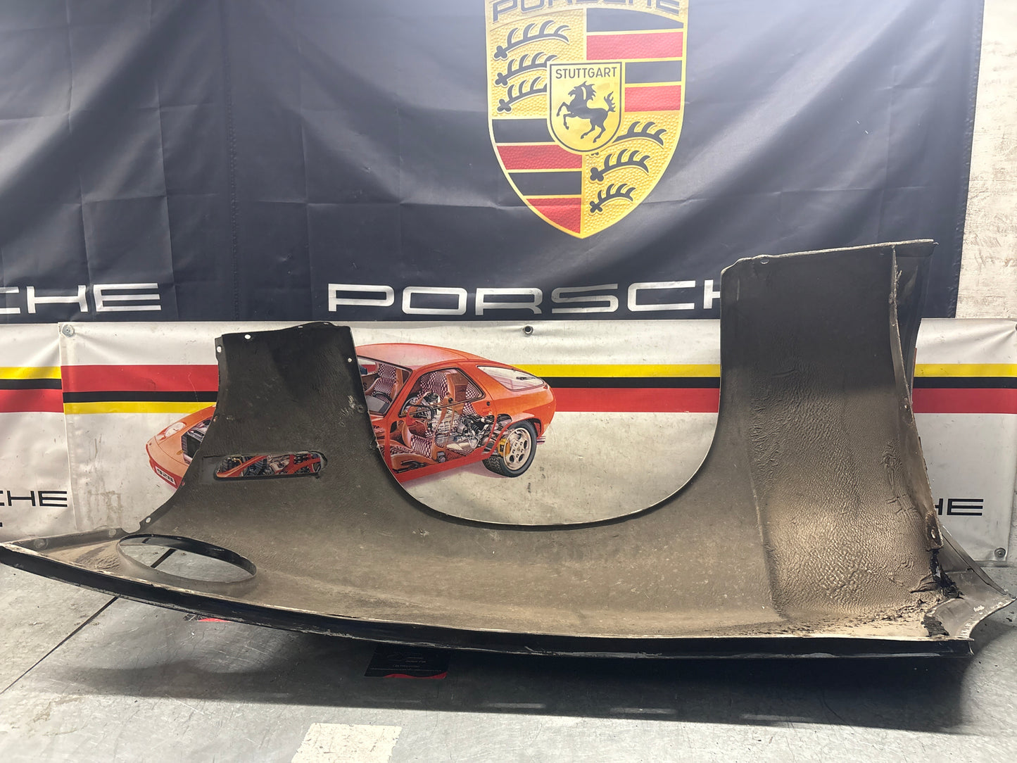 Porsche 928 -87 front left wing, 92850301103 used