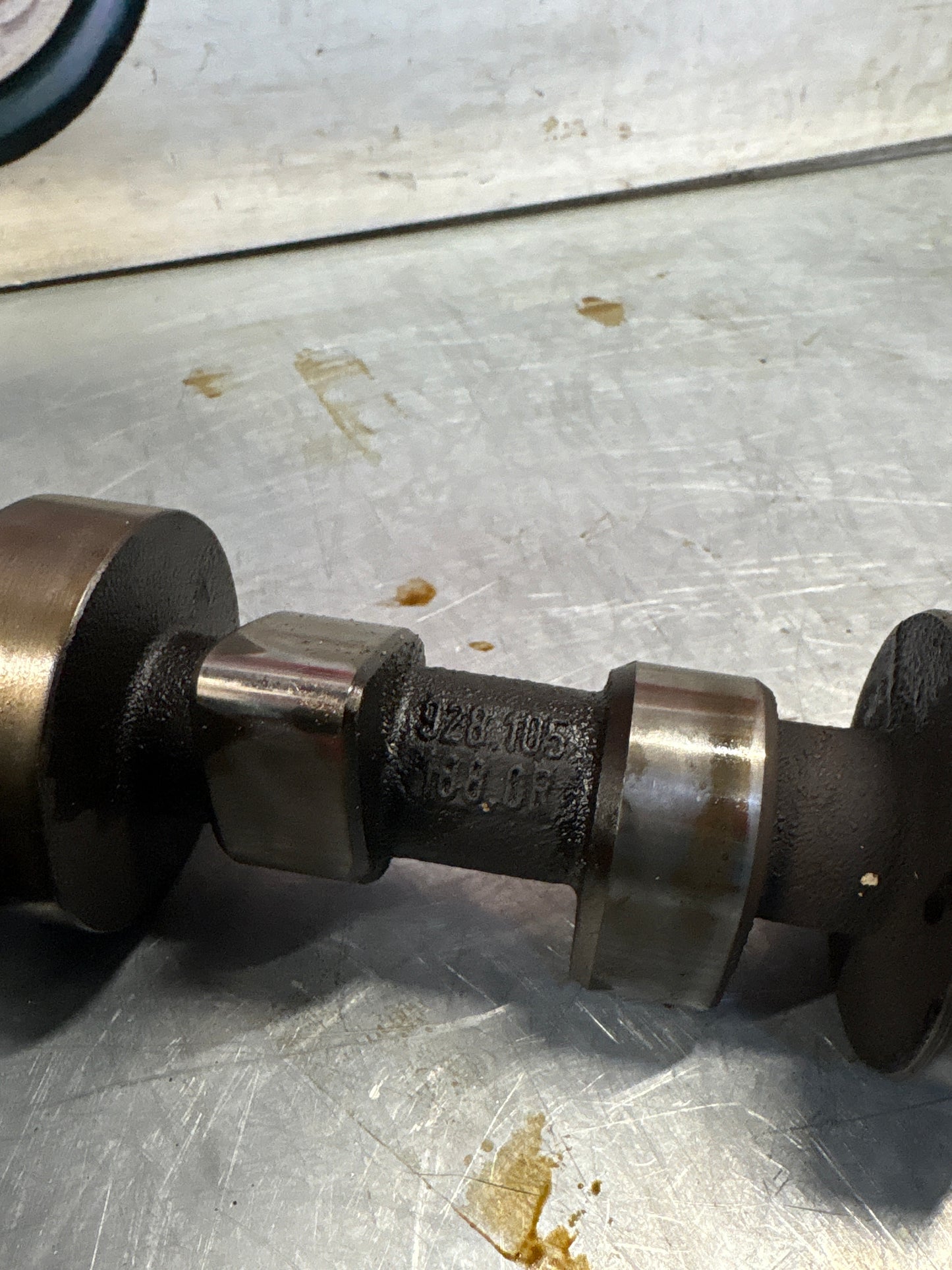 Porsche 928 cam shaft, for spares or repair 9281051880R