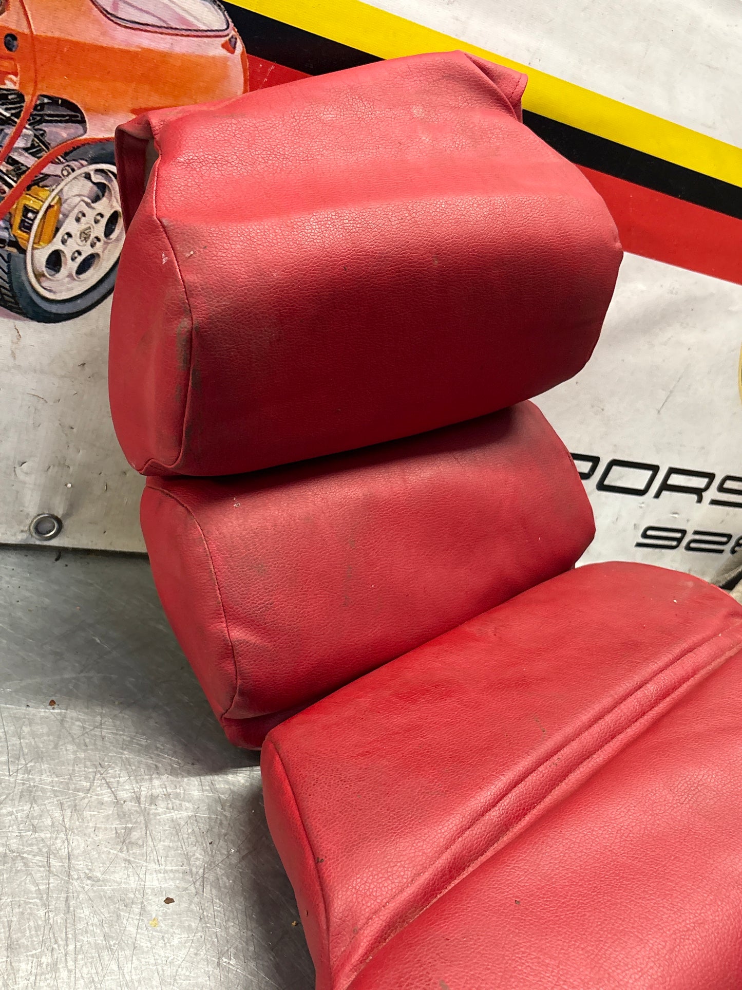 Porsche 928 rear right seat and center + upper cushion, used, can-can red 92852206051 / 92852208851 / 92852204650
