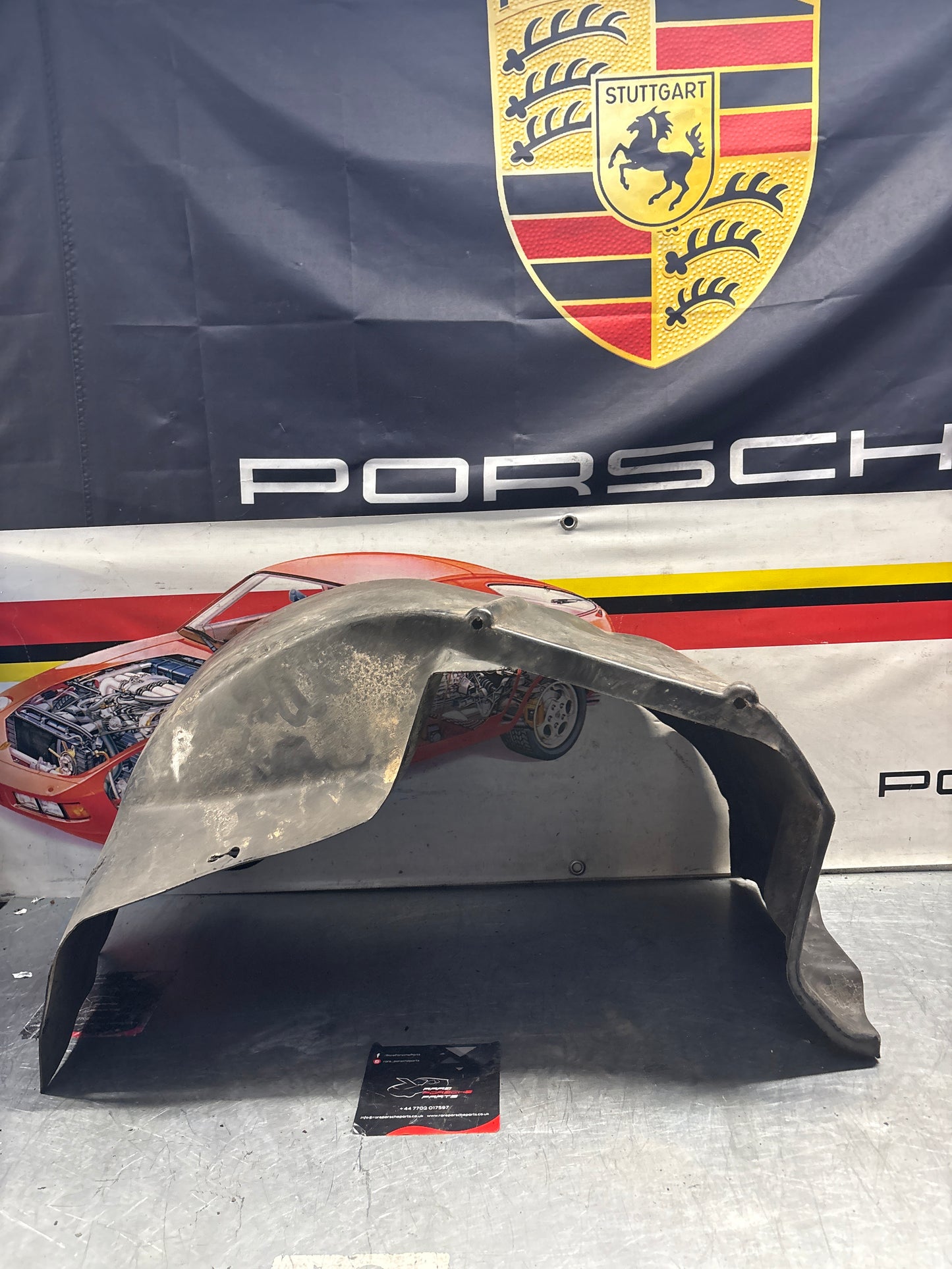 Porsche 928 wheel arch liner Left 92850438105 Used