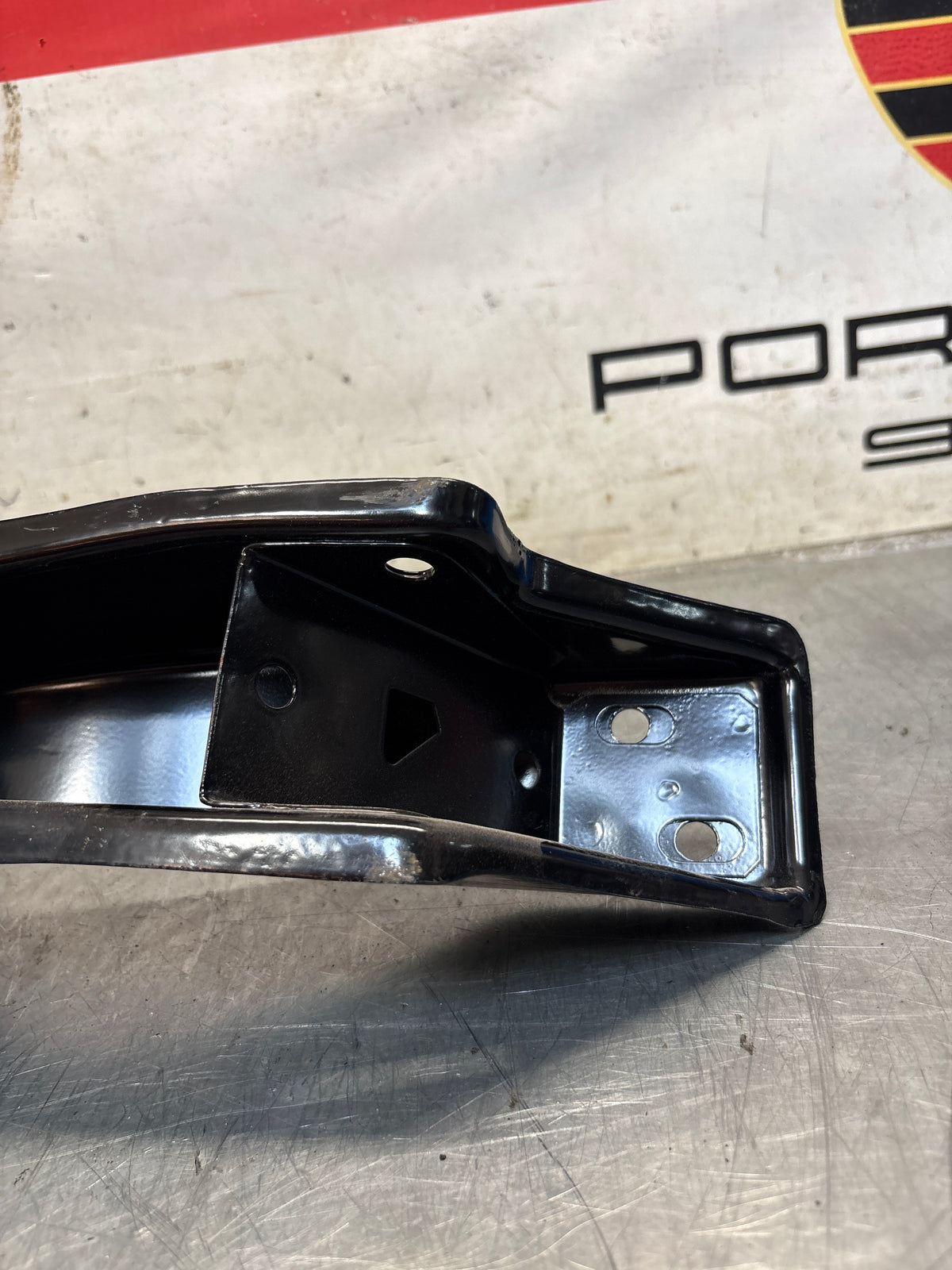 Porsche 924 engine cross member, refurbished 477407321J
