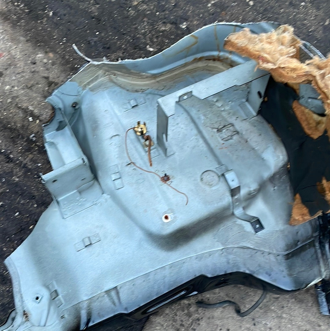 Porsche 924/944 Vassoio batteria tagliato da una carrozzeria priva di ruggine 