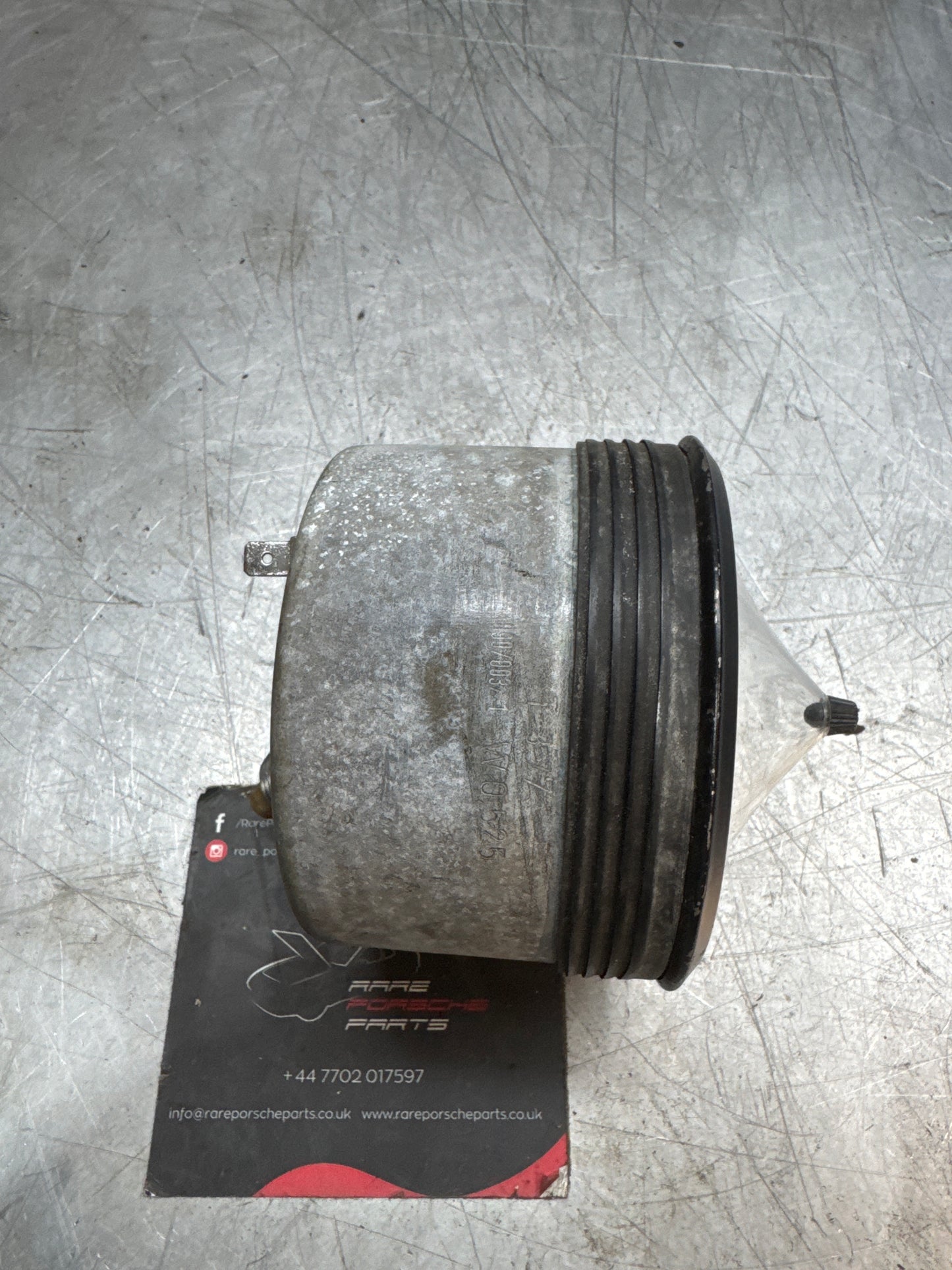 Porsche 924 Early km/h speedometer with 67k showing 477957021