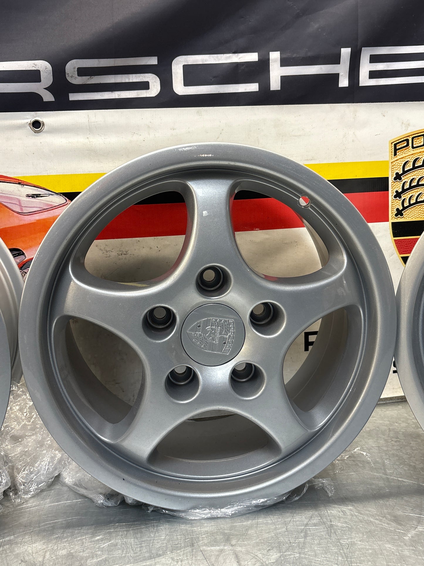 Porsche 944 968 16 inch alloy wheel set, refurbished 94436211400 / 94436211600