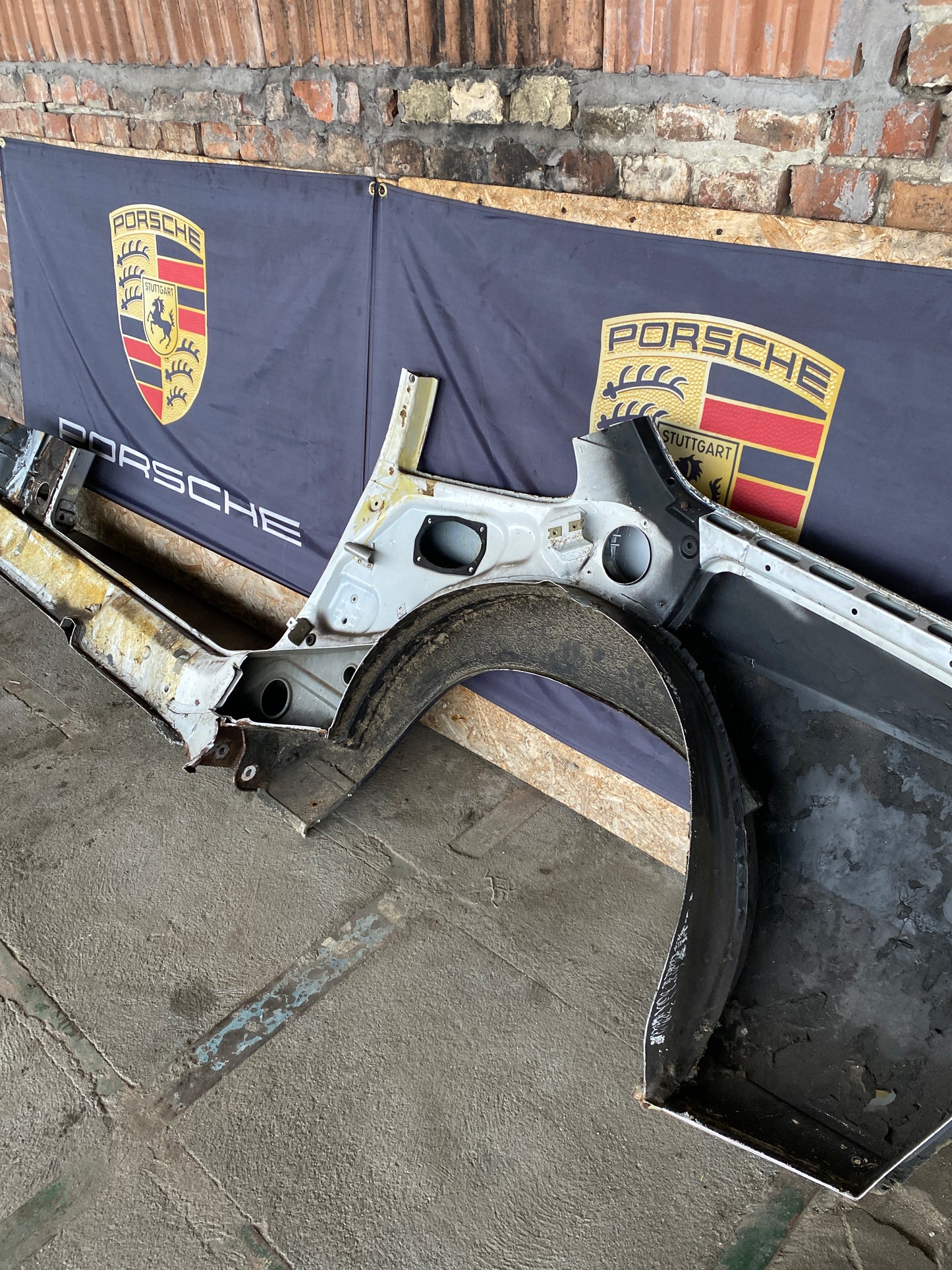 Porsche 944 Right side cut, rear fender with sill 94450390403, 94450361200