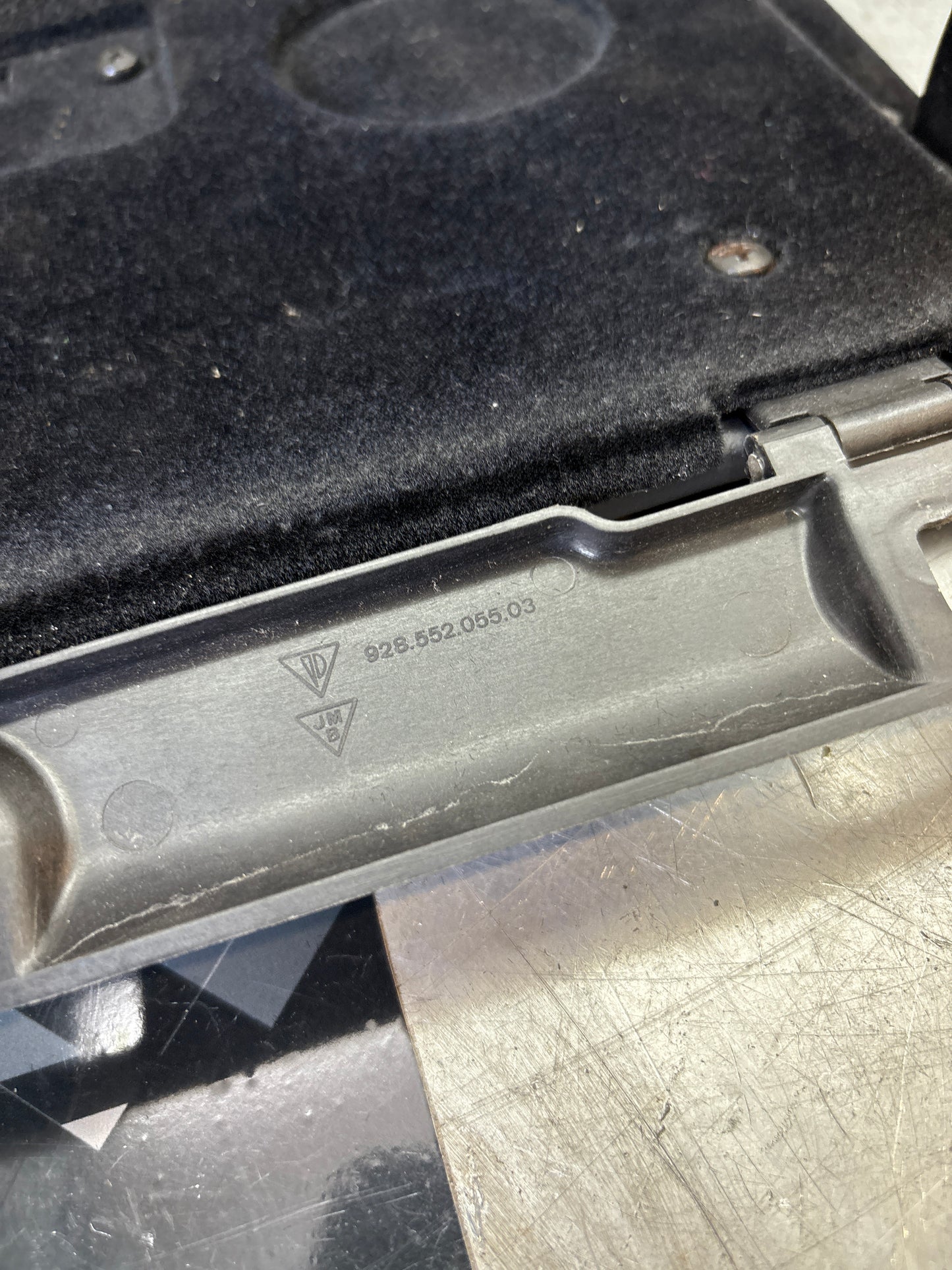 Porsche 944 85-92 glove box lid Marine blue used