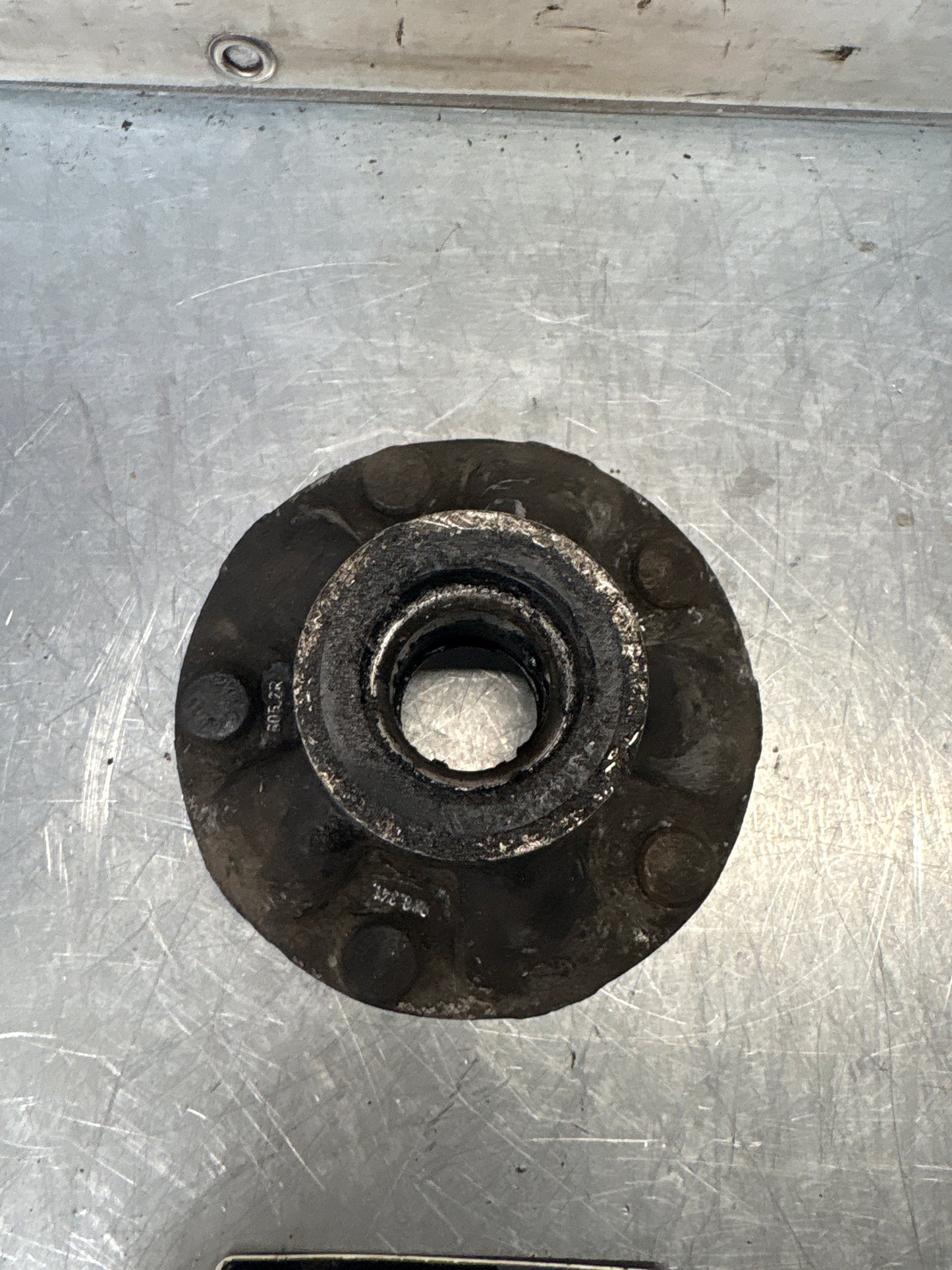 Porsche 928 wheel hub,used 9283416052R without ABS