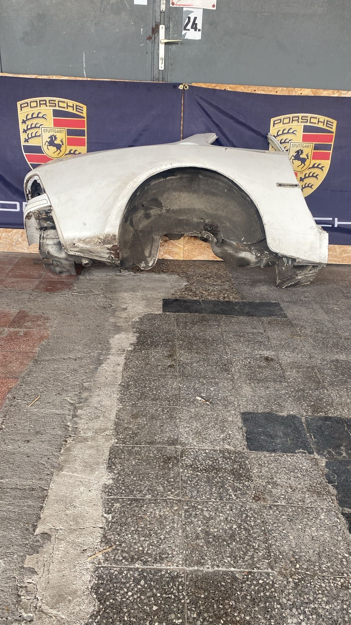 Porsche 944 Right side cut, rear fender 94450390403,