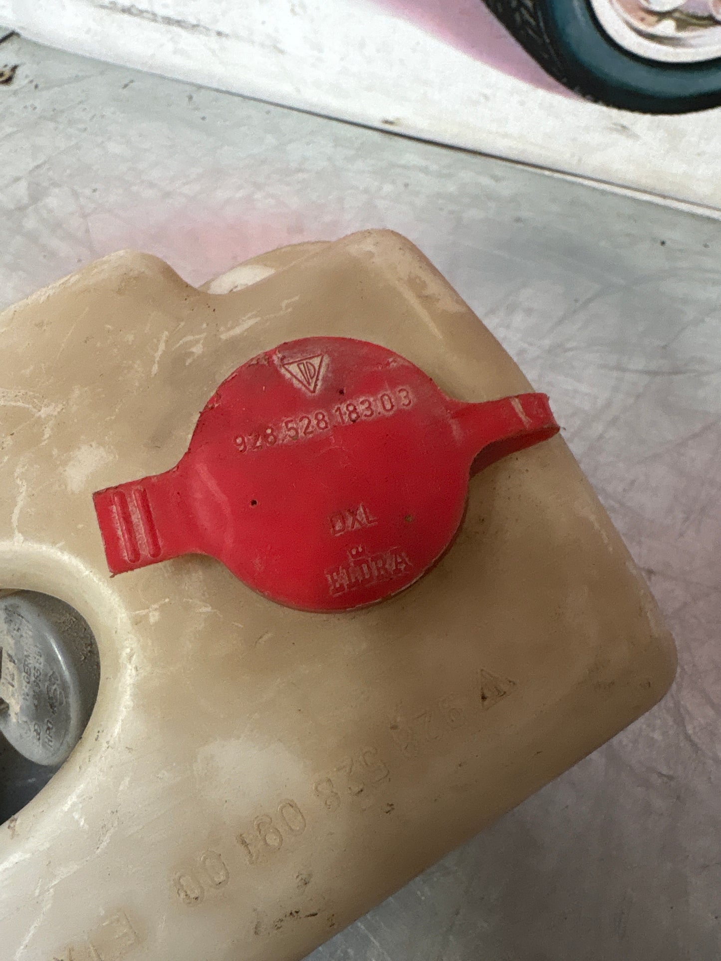 Porsche 928 S4 windshield water tank, used 92852809100