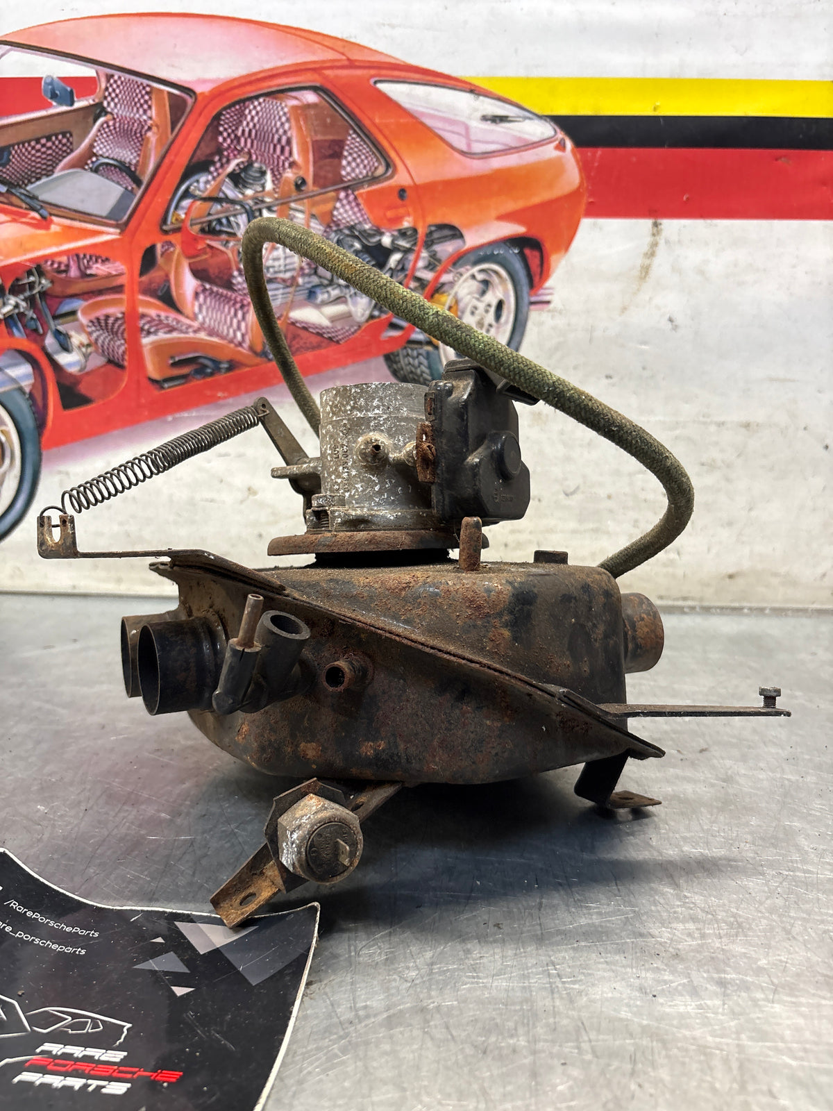 Porsche 914 2.0 air distributor housing, used 039133055B