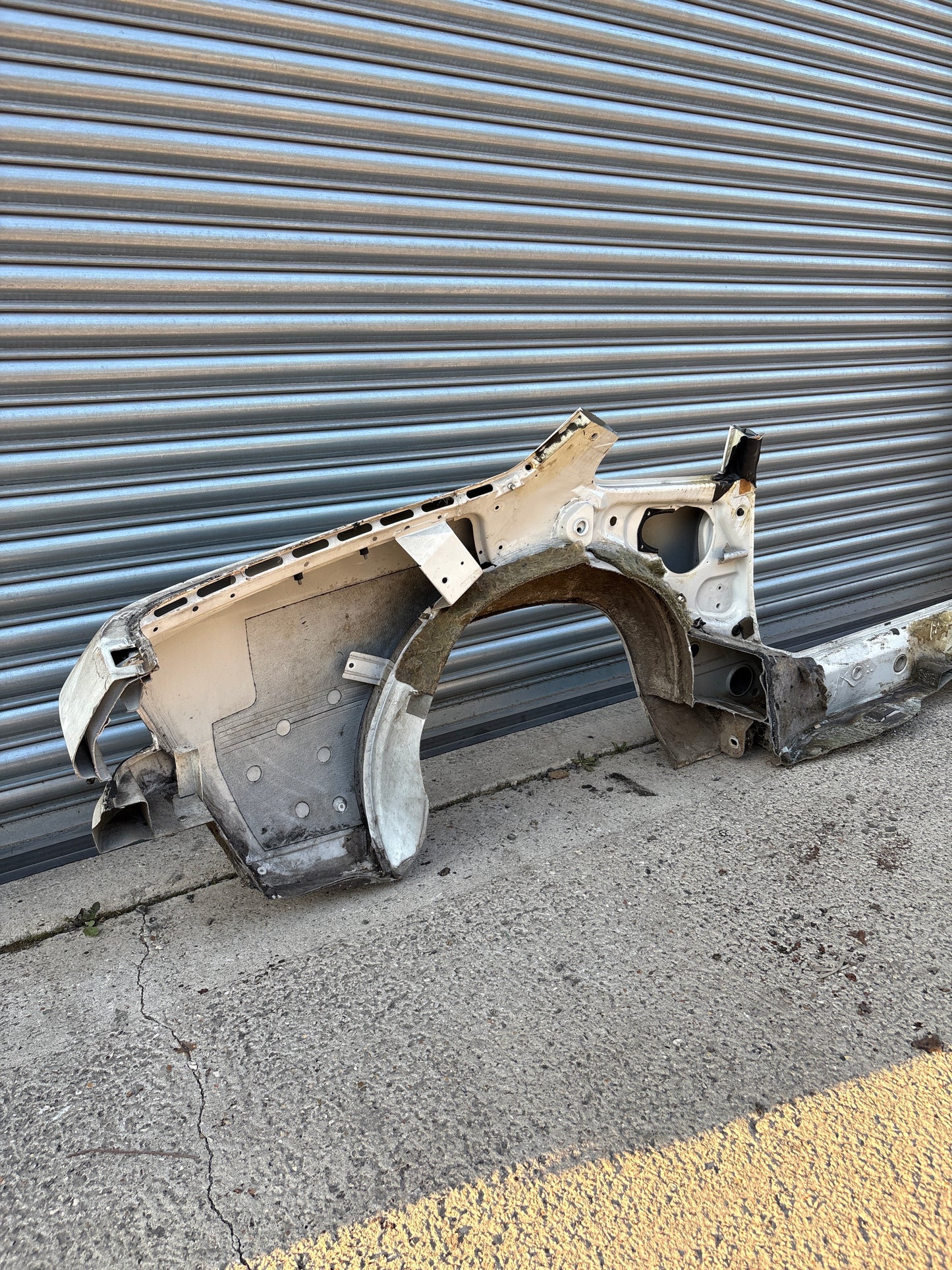 Porsche 924 left side cut, rear fender with sill
