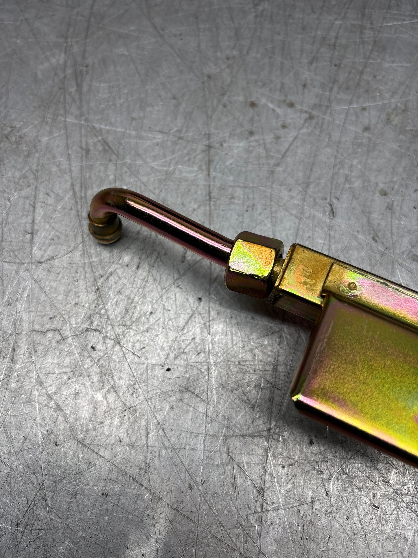 Porsche 928 S fuel rail, left, refurbished 92811007911