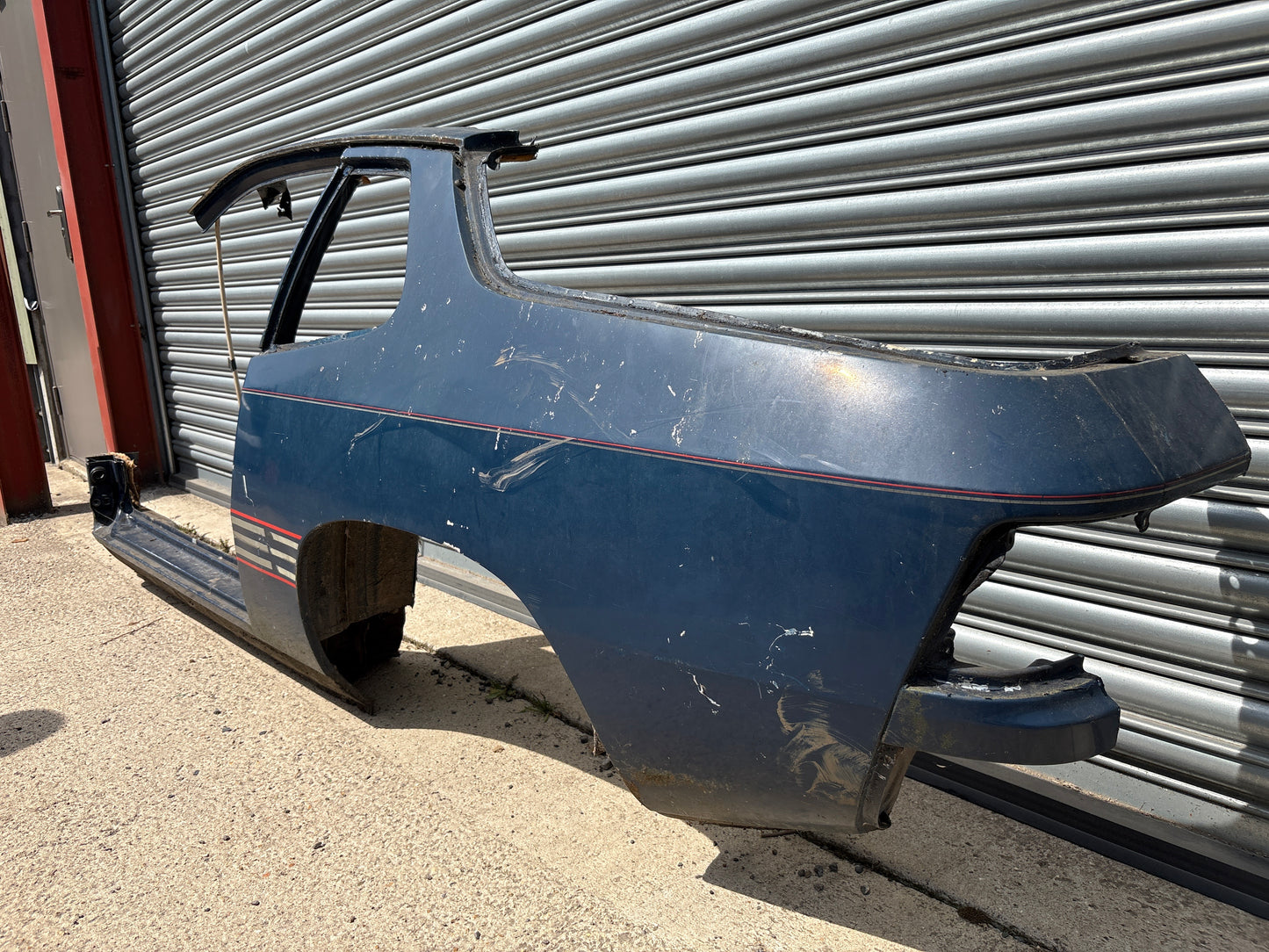 Porsche 924 1983 left side cut, rear fender with sill