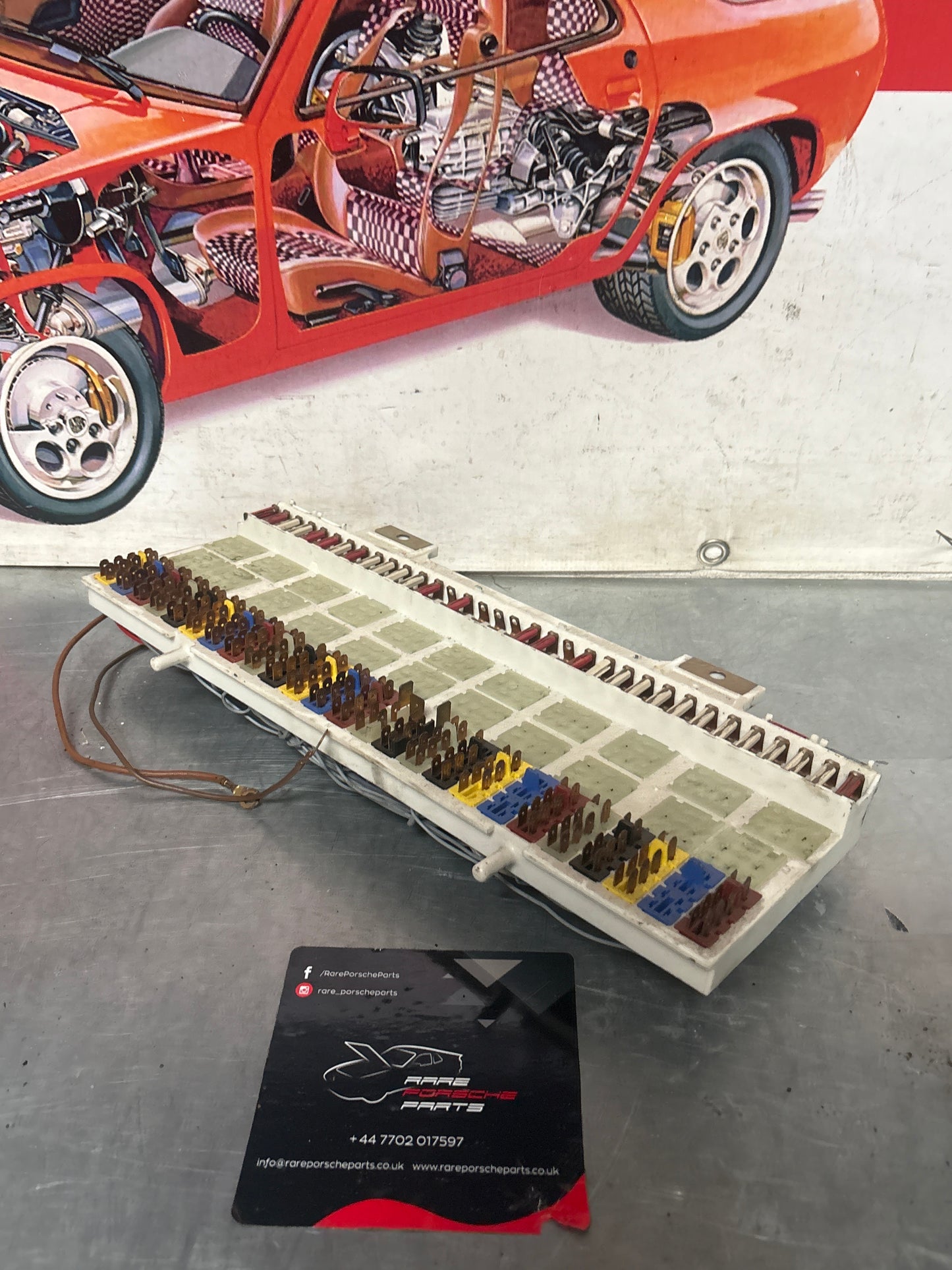 Porsche 928 relay fuse box, for spares or repair 92861010507